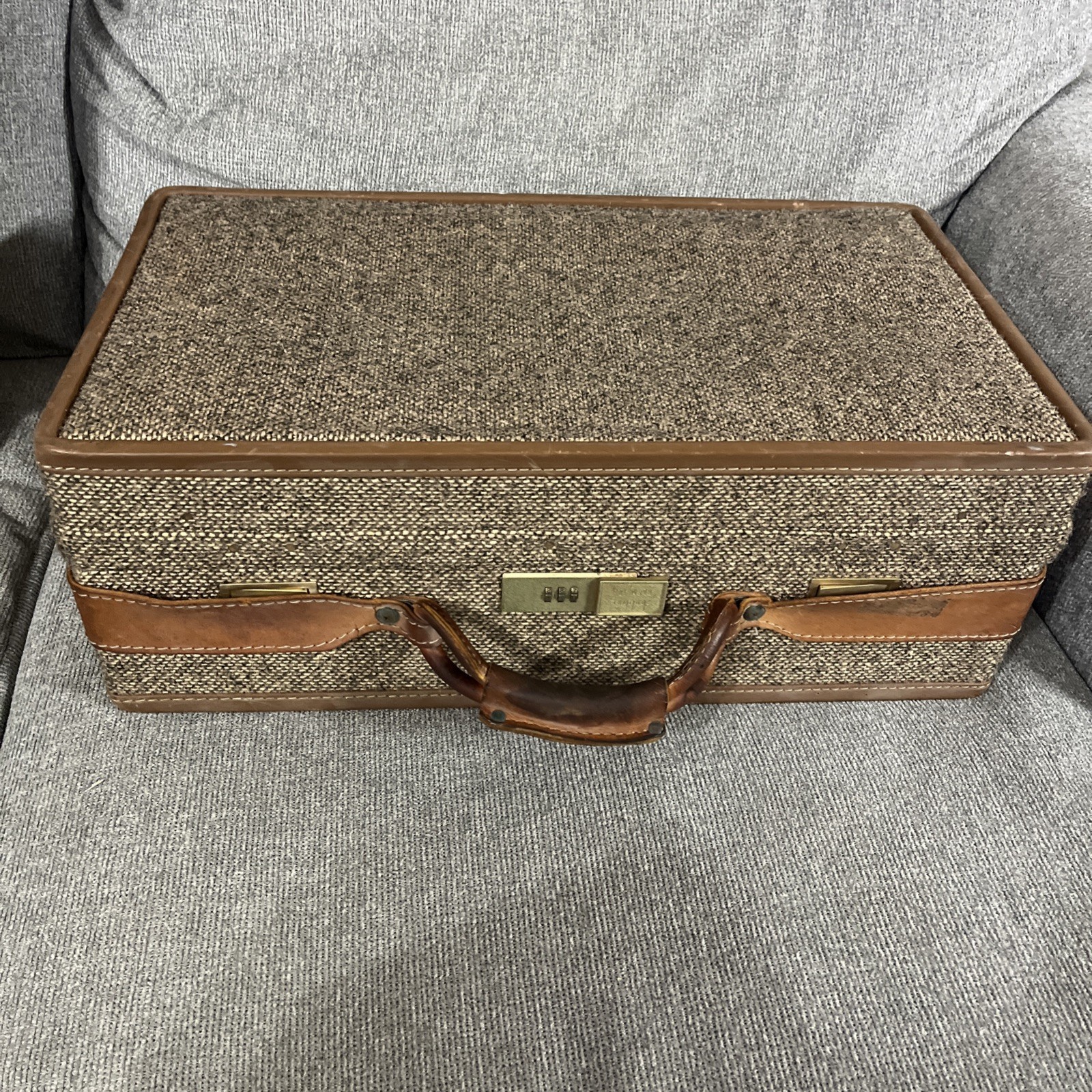 Vintage Hartmann Luggage Tweed Leather Suitcase With 4 Hartmann Hangers