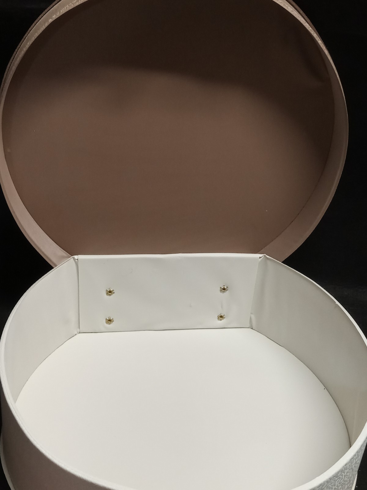 Vtg 60s Round Hat Travel Box Suitcase Train Case Taupe Snap Closure