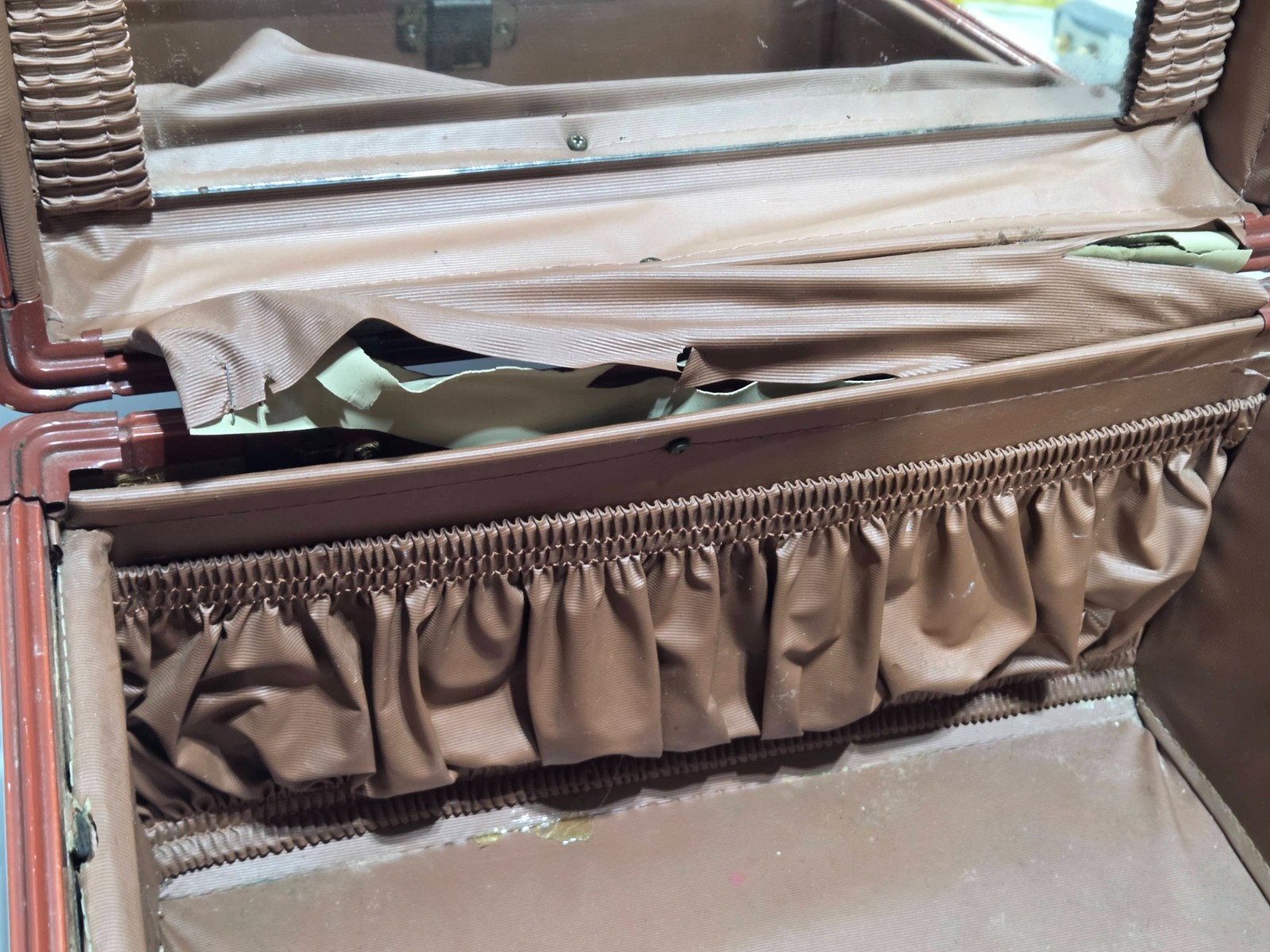Vintage Samsonite Shwayder Bros Brown Train Case Vanity Luggage With Mirror USA