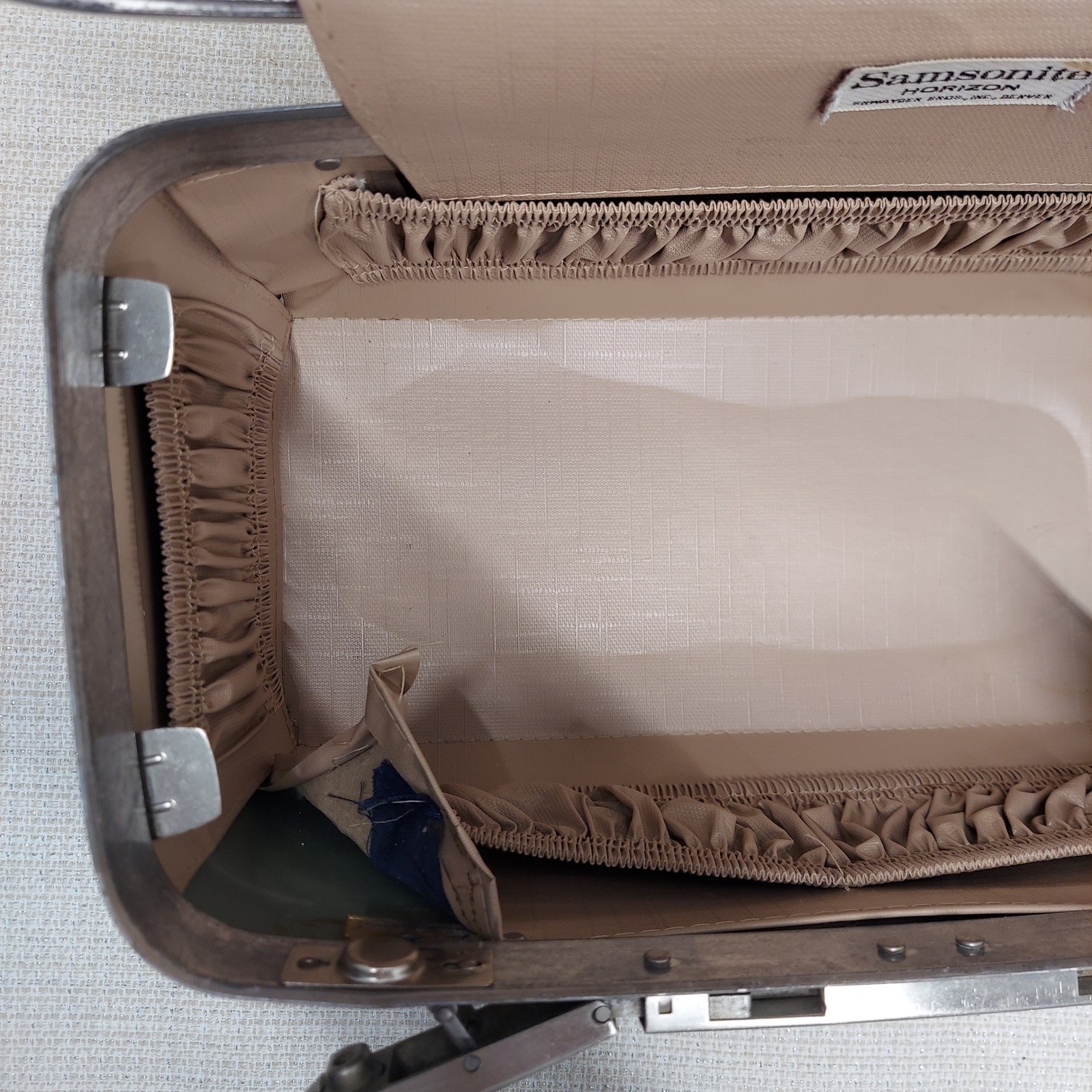 Vintage Samsonite Horizon Beauty Case French White 3512 Vanity Train Case Box