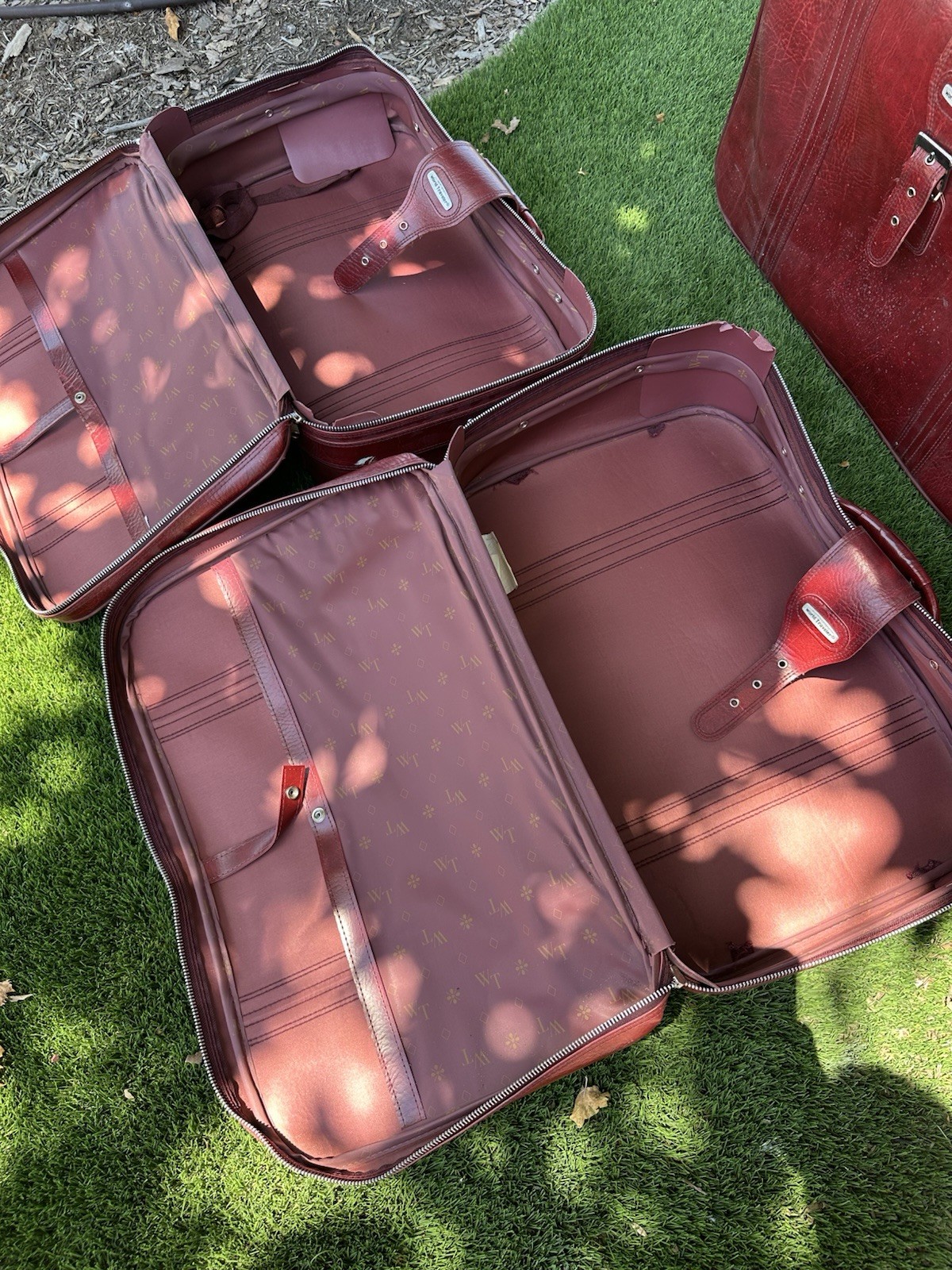 Vintage World Traveler Matching Burgundy Luggage Set 3 Pieces