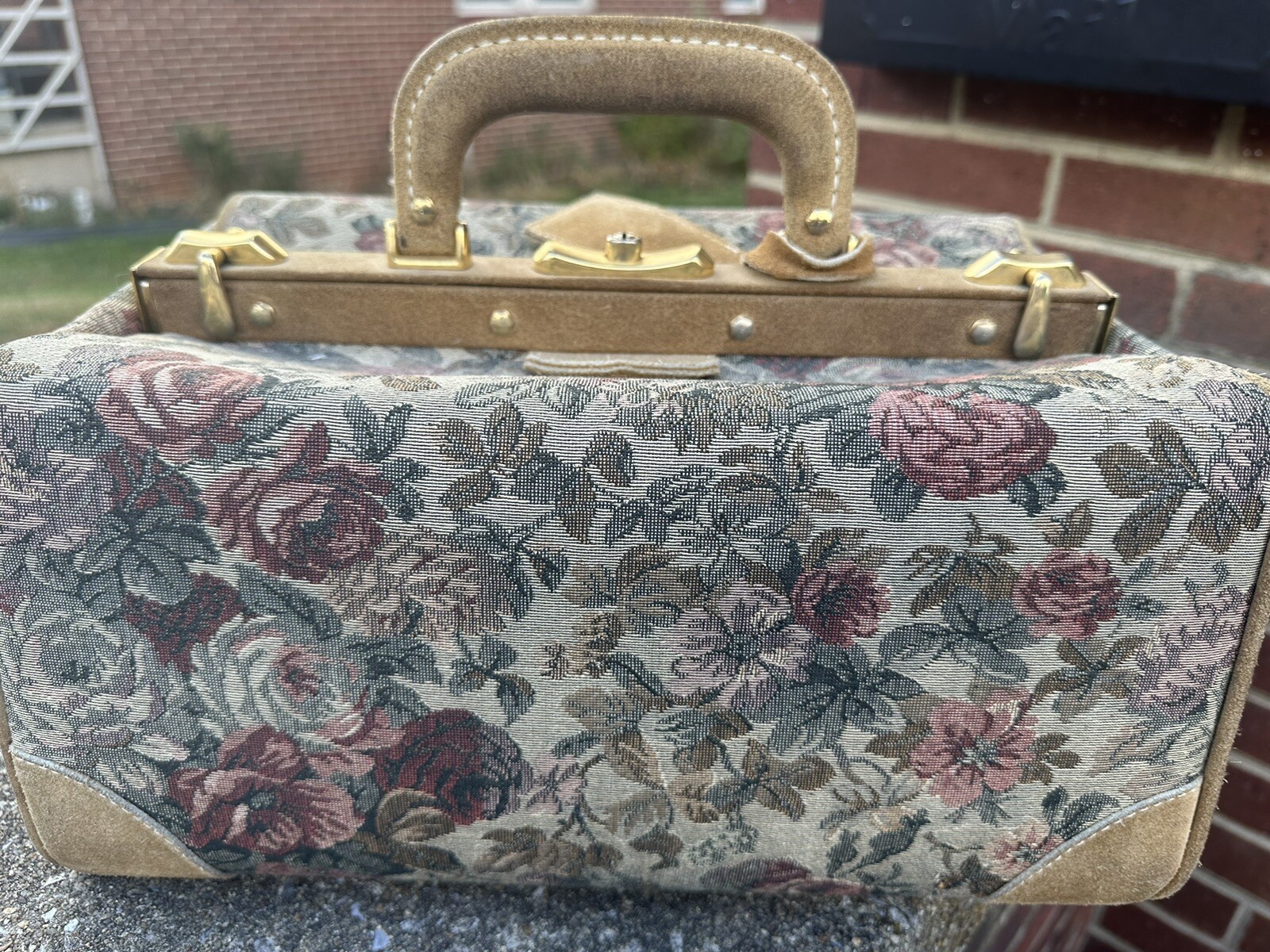 VINTAGE FRENCH LUGGAGE CO. FLORAL DUSTY ROSE SUEDE 14′ DOCTOR STYLE TOTE