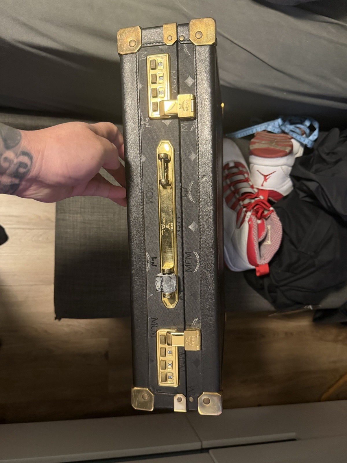 MCM VINTAGE travel case. Heritage series in black with gold-colored fittings.