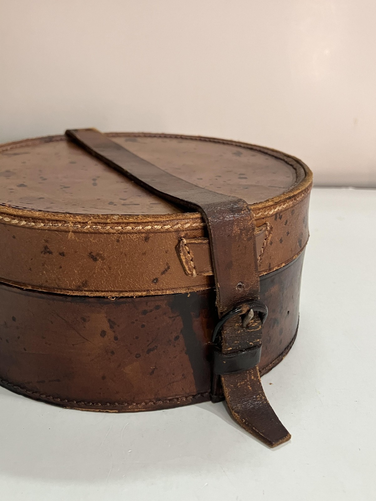 Vintage Brown Leather Round Hard Case Storage Box Buckle Strap Travel Decor