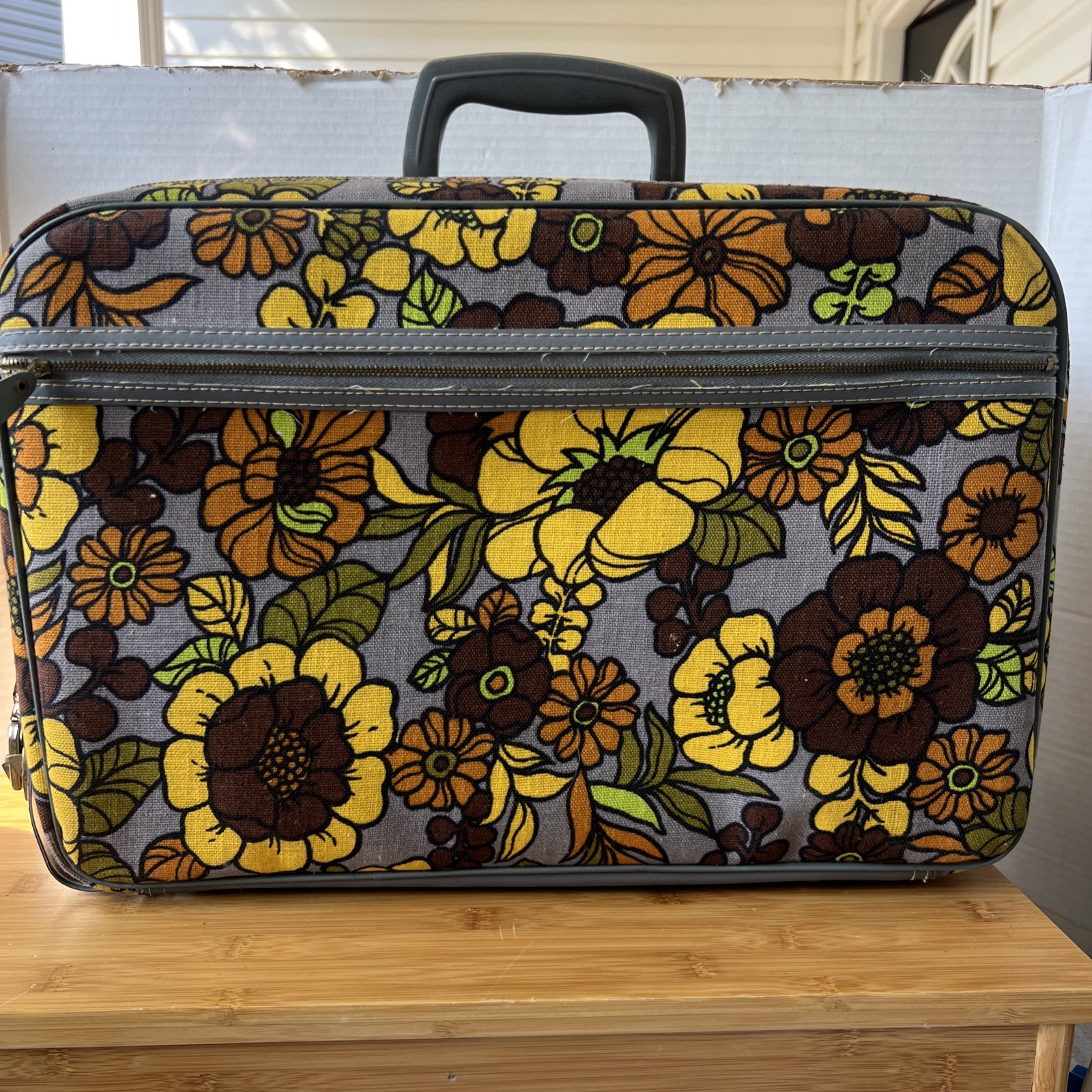 Vintage 1960s Bantam Floral Hippy Suit Case 17×12 Lock And Key Included. Nice!!!