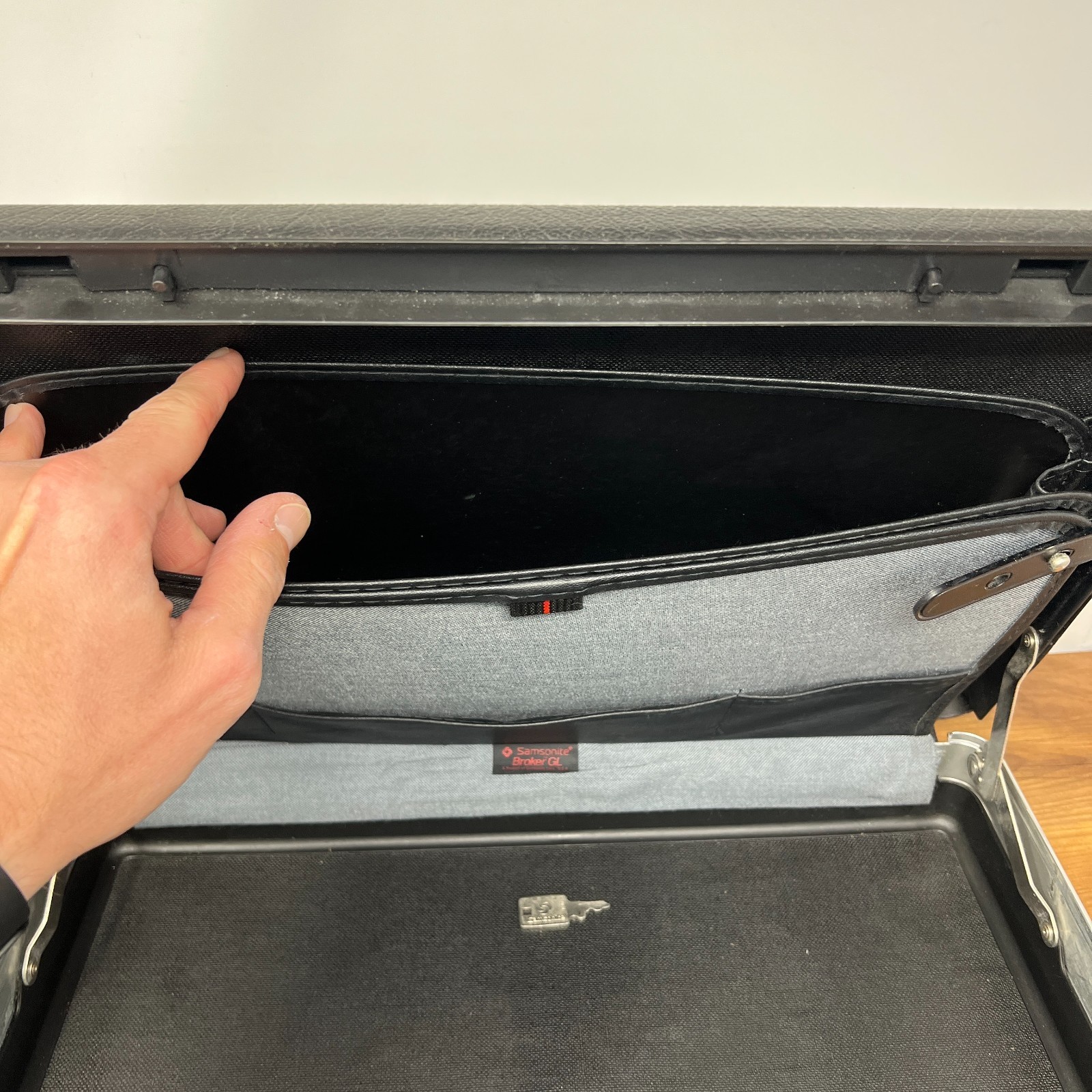 Vintage Samsonite Broker GL Hard Shell Black Briefcase 80s Style With Key