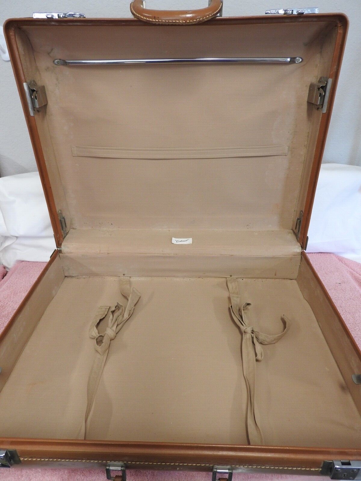 2 Vtg Wheary Butterscotch Leather Suitcases – 24″ Colonel & 20″ Little Colonel