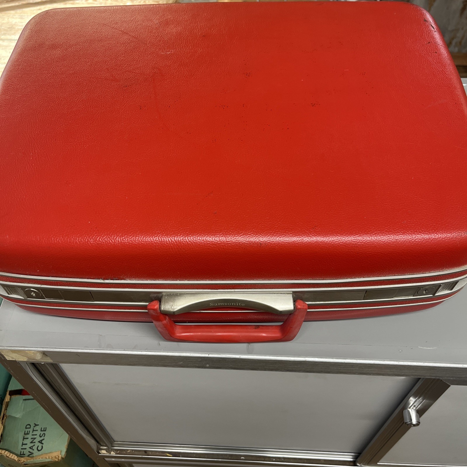 Vintage Samsonite Contoura Red 20”x16”x6 Hard shell Luggage Suitcase With Keys