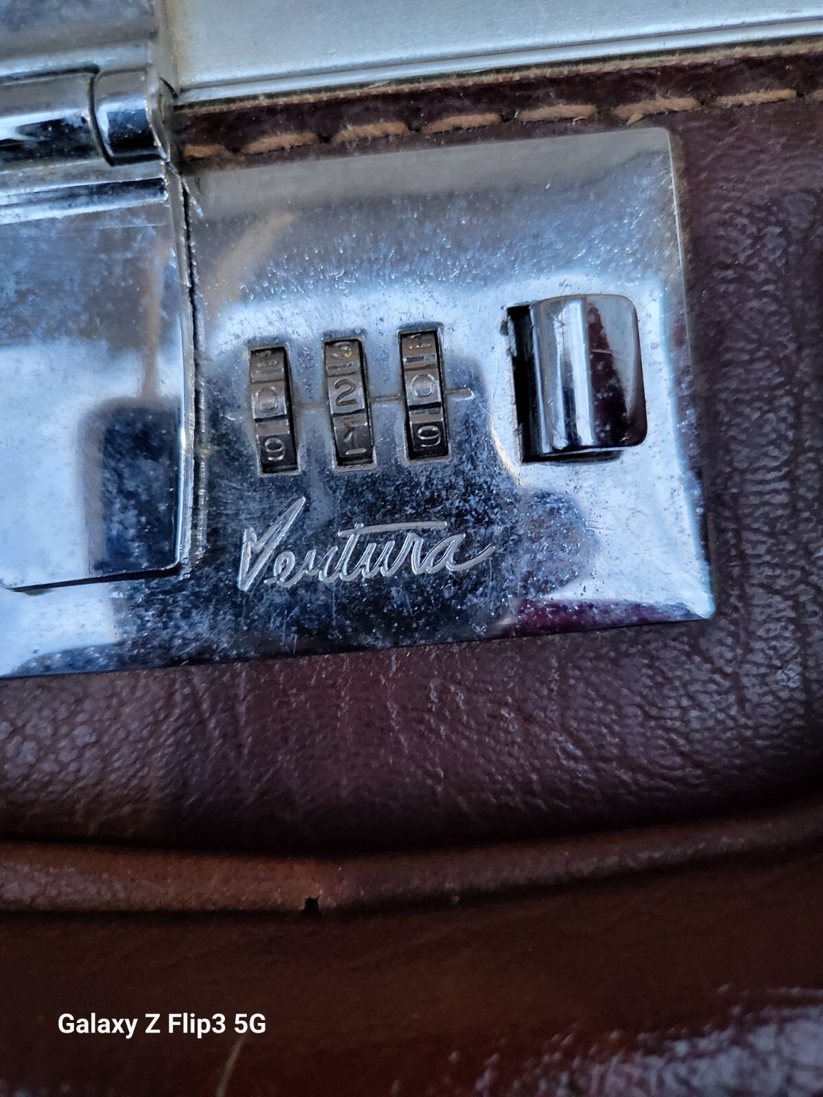 USA Ventura Vintage Suitcase Combination Lock Black leather 26 x 20 x 9.5 11 lbs