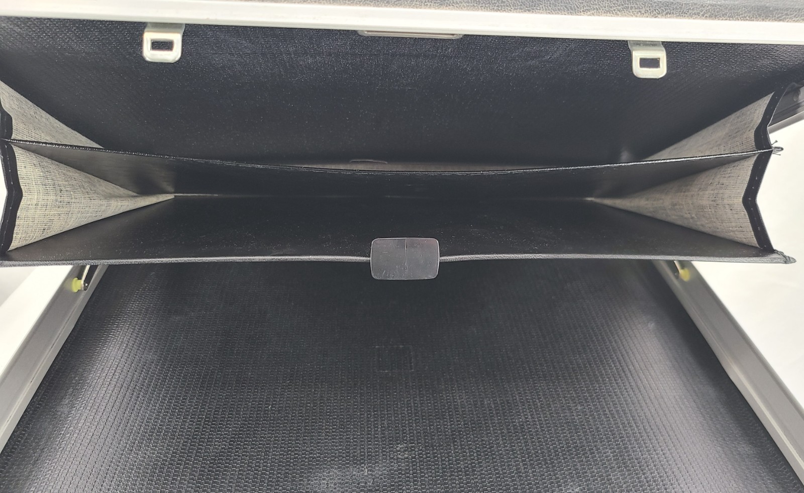 Vintage Samsonite 70’s Super Slim 2.75″ Black Attache Hardshell Briefcase