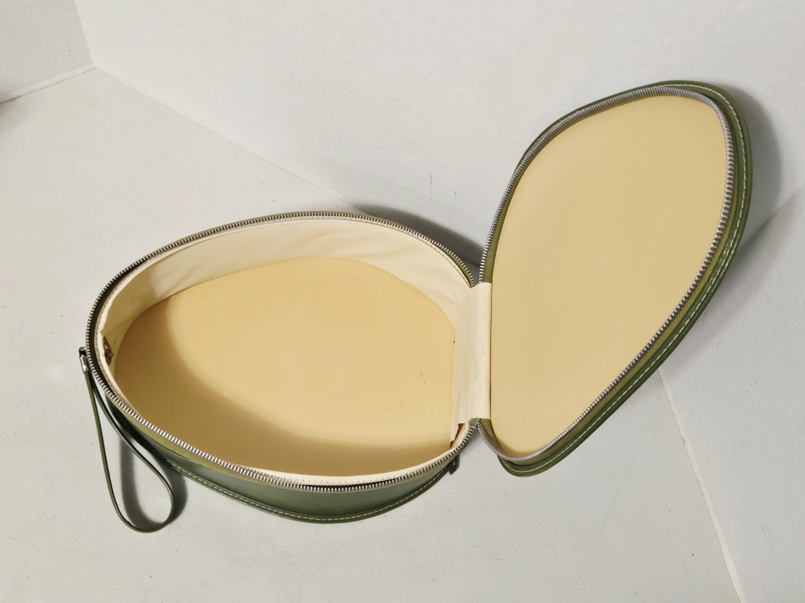 Vintage Teardrop Luggage Train Case Avocado Carry On Bag Retro 60s/70s Egg Shape