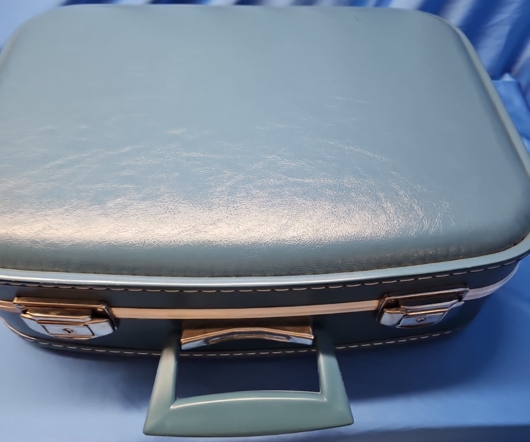 Vintage 1960s Blue Hard Shell Suitcase Quilted Interior Locking 6 Pc Set