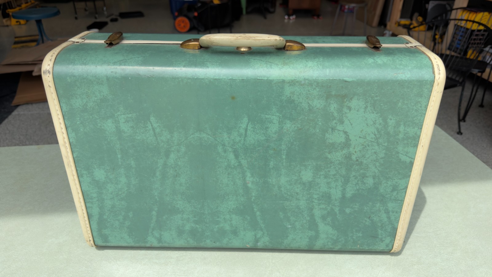 Vintage Samsonite 21″ Suitcase Bermuda Green Marbled with key by Shwayder Bros