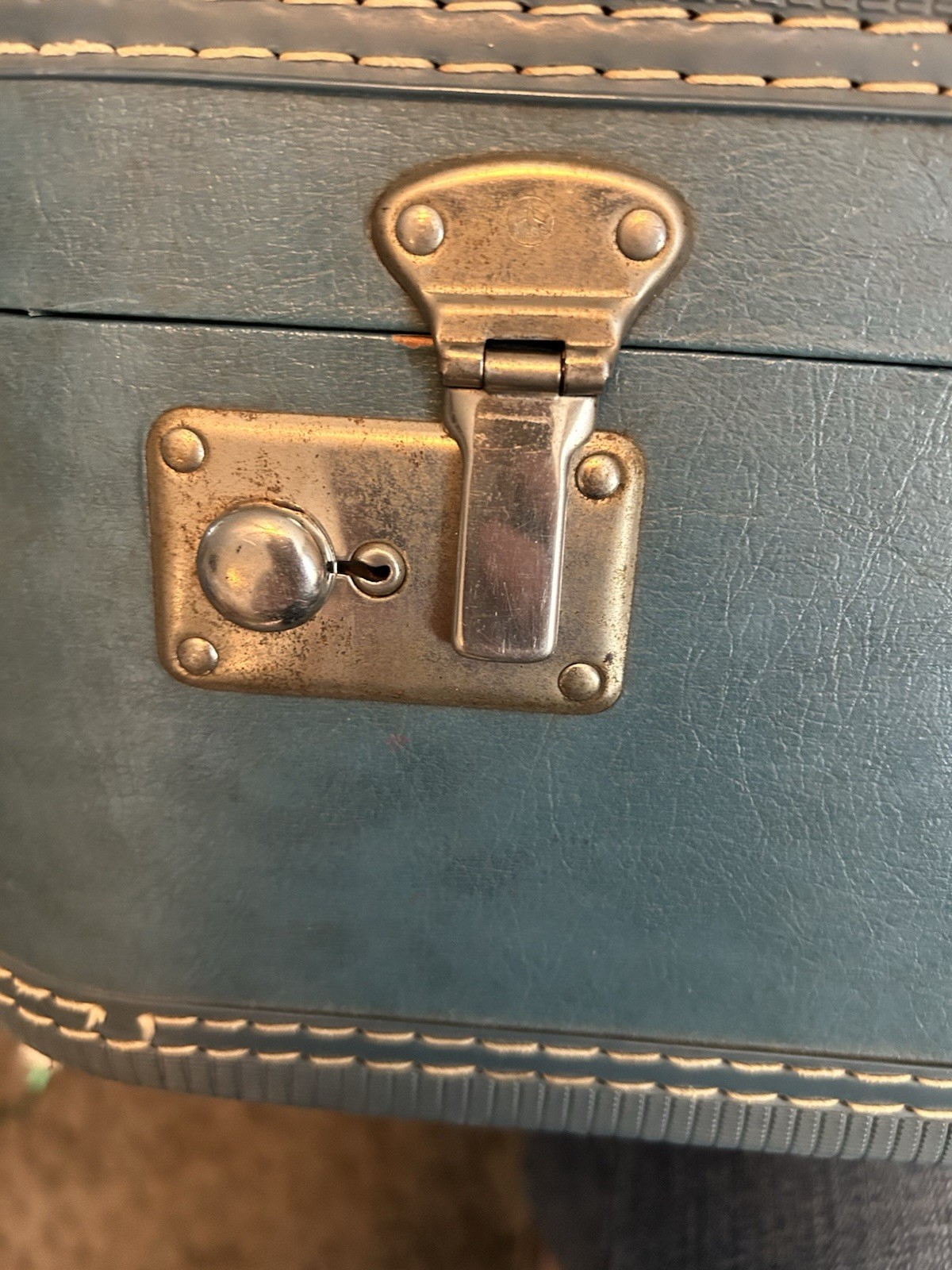 Vintage Royal Traveller Hard Sided Shell Suitcase Luggage Blue 23×18″ 1960’s