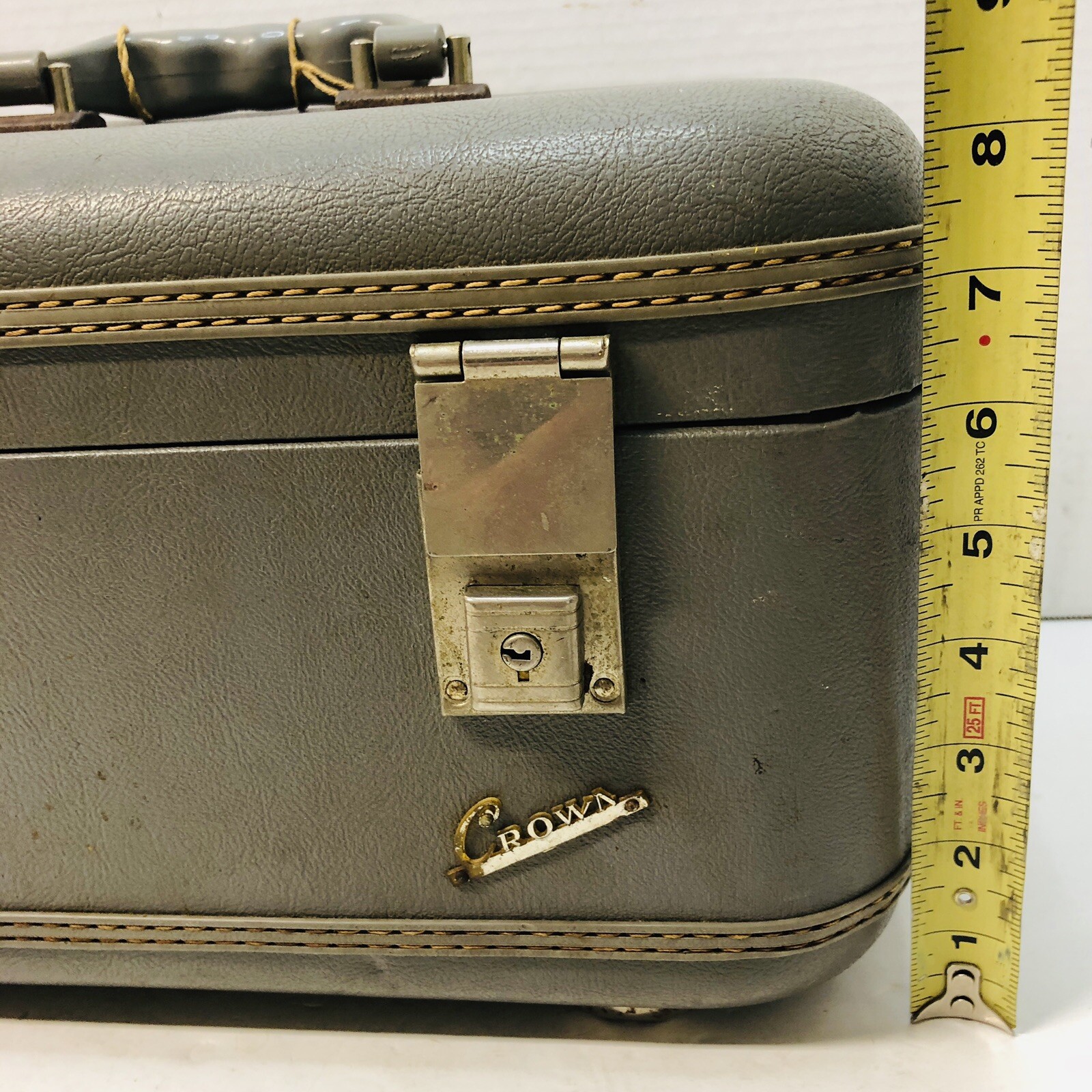 Vintage Crown Gray Makeup Train Case Luggage *Interior Rough *No key *Project