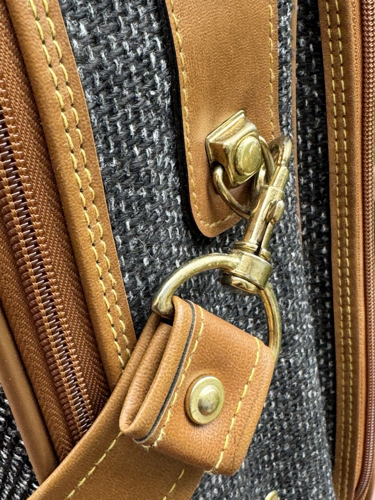 Vintage 80s Amelia Earhart Tweed Suitcase Luggage 22”x 14”x 8” Tan/ Gray Mint