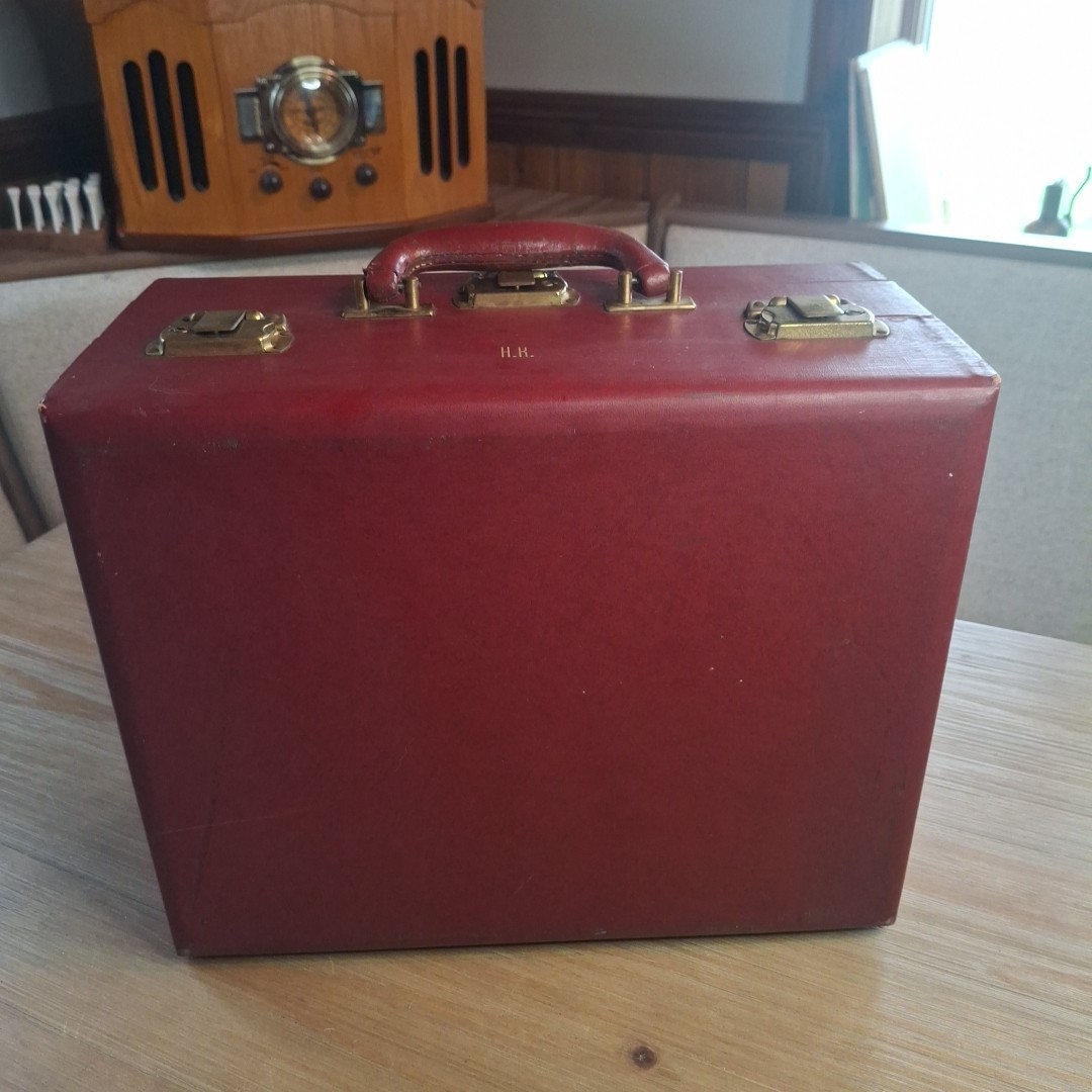 Vintage Chas. W. Wolf Luggage NY Vanity Suitcase With Brush & Comb & More READ