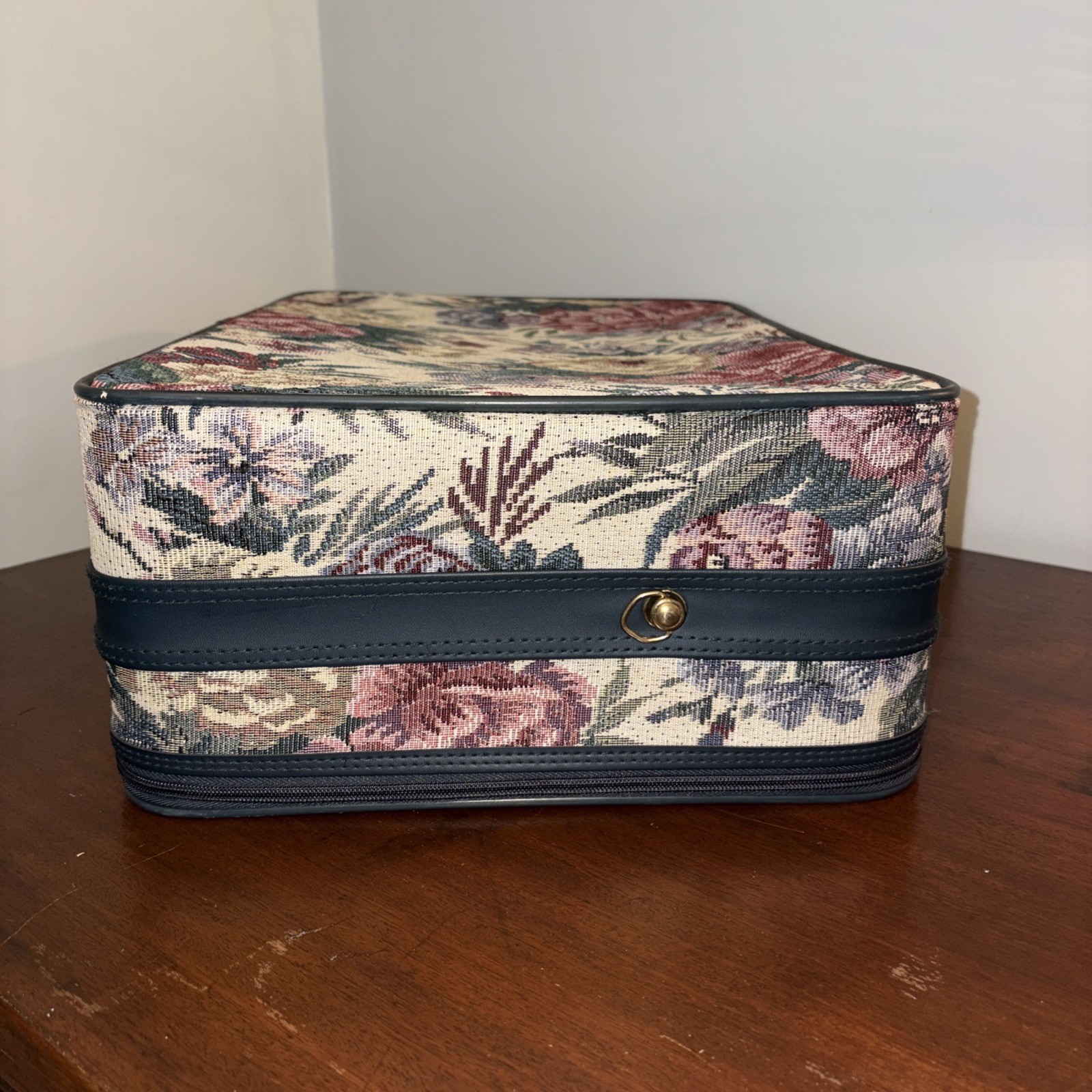 Vintage Leisure Luggage Beautiful Canvas Floral Forest Green Trim Carry On Rolls