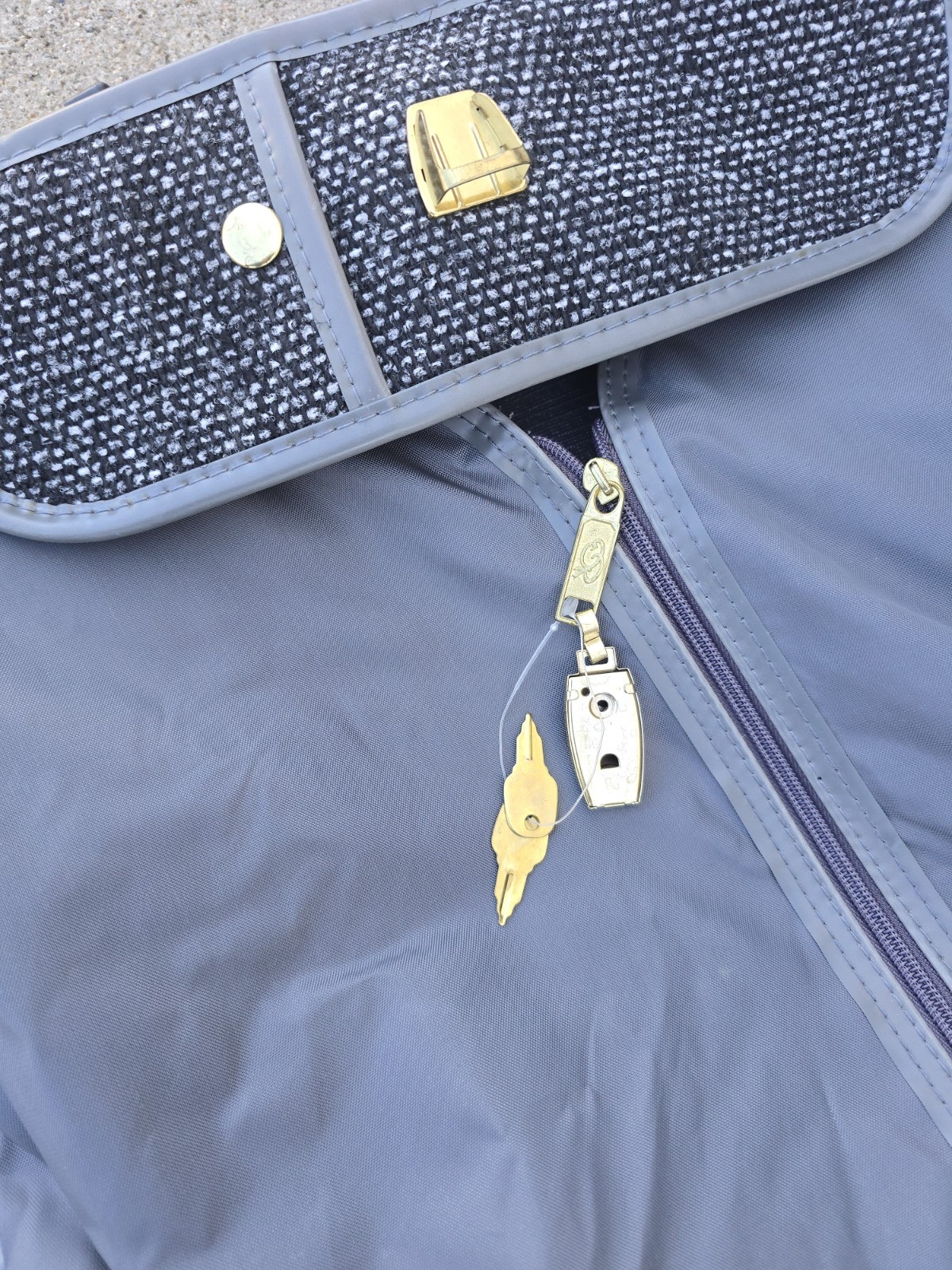 NWT Oscar De La Renta Gray Folding Garment Bag Designer Luggage