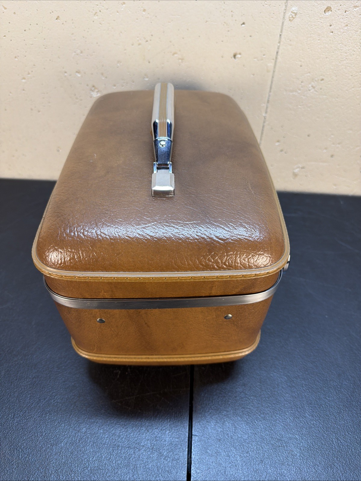 American Tourister Luggage Train Suitcase w/BAKELITE tray
