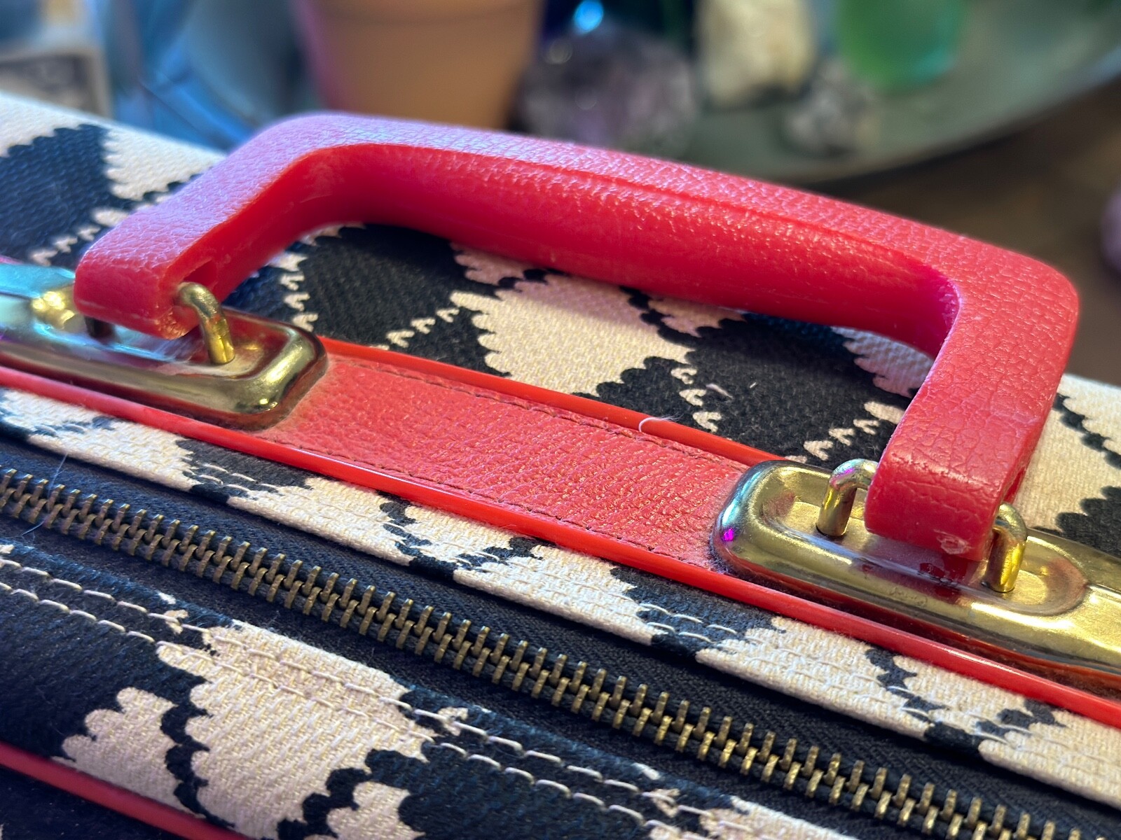 So VINTAGE and Super RETRO Traveling case Black, white pattern with RED accents!