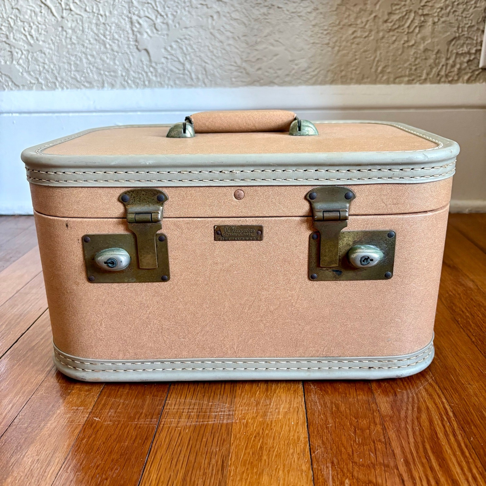 Vintage JC Higgins Train Case Vanity Luggage Plaid Lined Travel Case