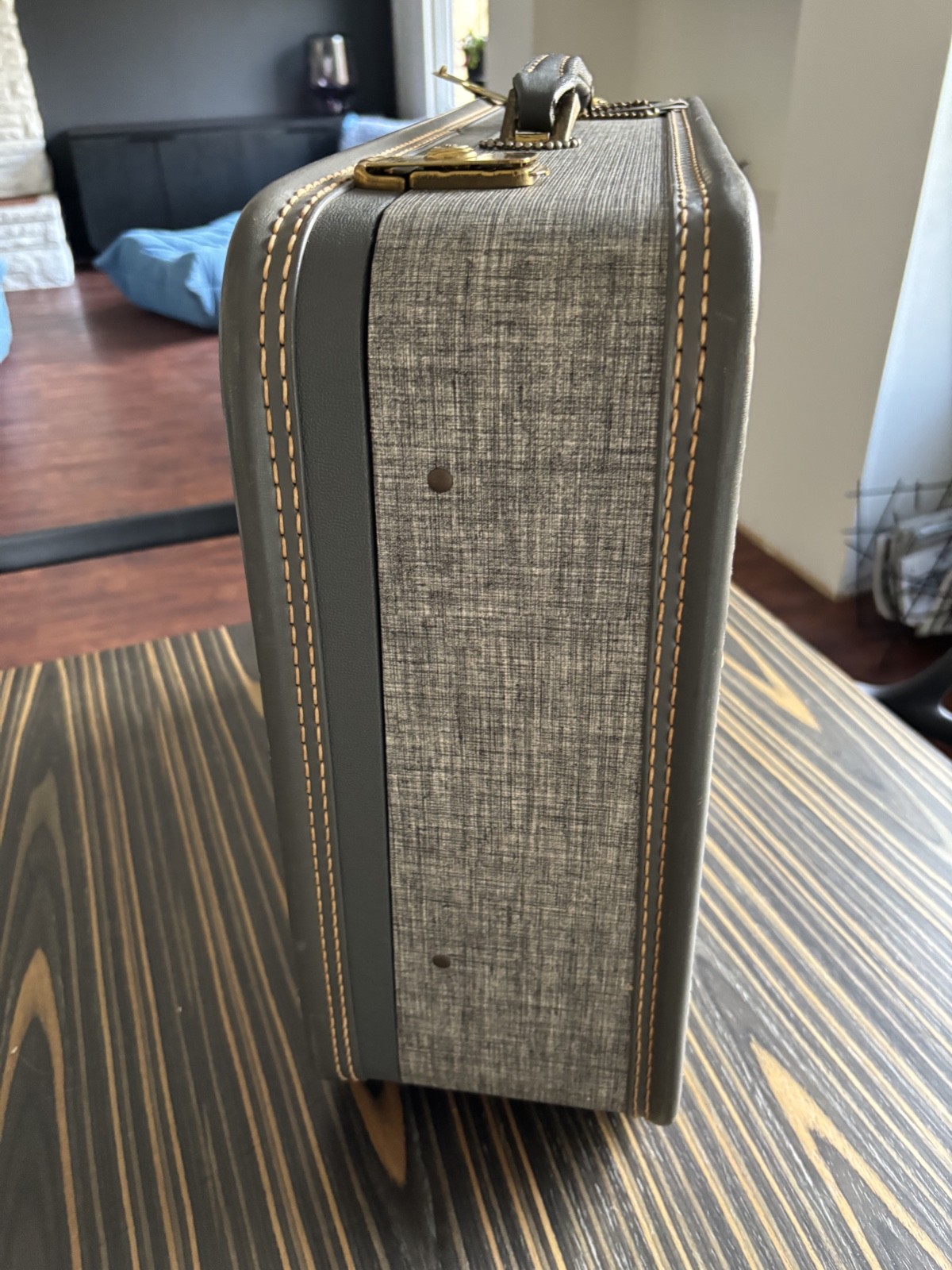 American Tourister Hi-Taper 1940s gray hard suitcase luggage 21 x 16 pink lining