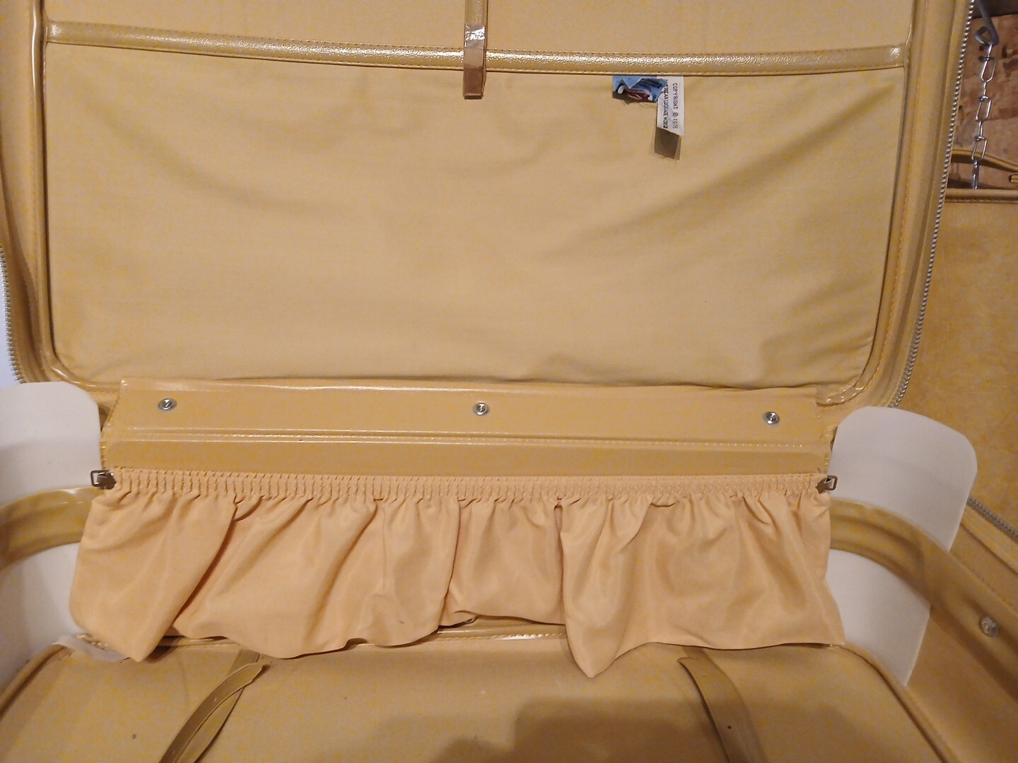 1975 2 American Tourister Escort Luggage & Suit/Dress Hanger w/ HANGERS Yellow