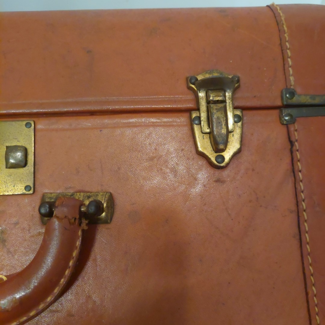 Vintage Large Leather Hardshell Suitcase From US Trunk Company 18x17x10