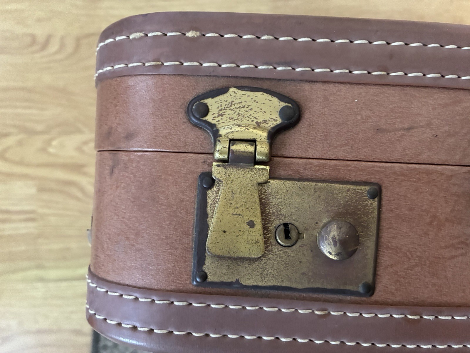 vintage skyway suitcase Medium Size W Key