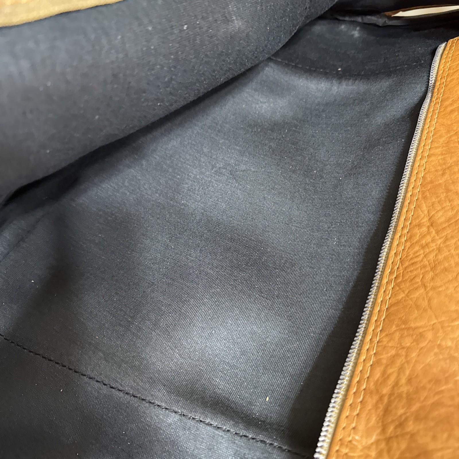 Vintage Heavy Leather Unbranded 37″ X 23″ Light Brown Color Garment Bag￼