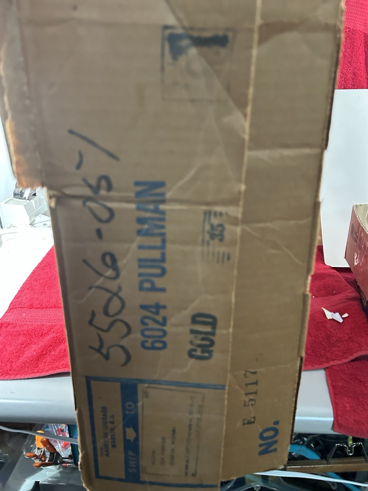 Escort Series Model 6024 24″ Gold Pullman Suitcase American Tourister With box