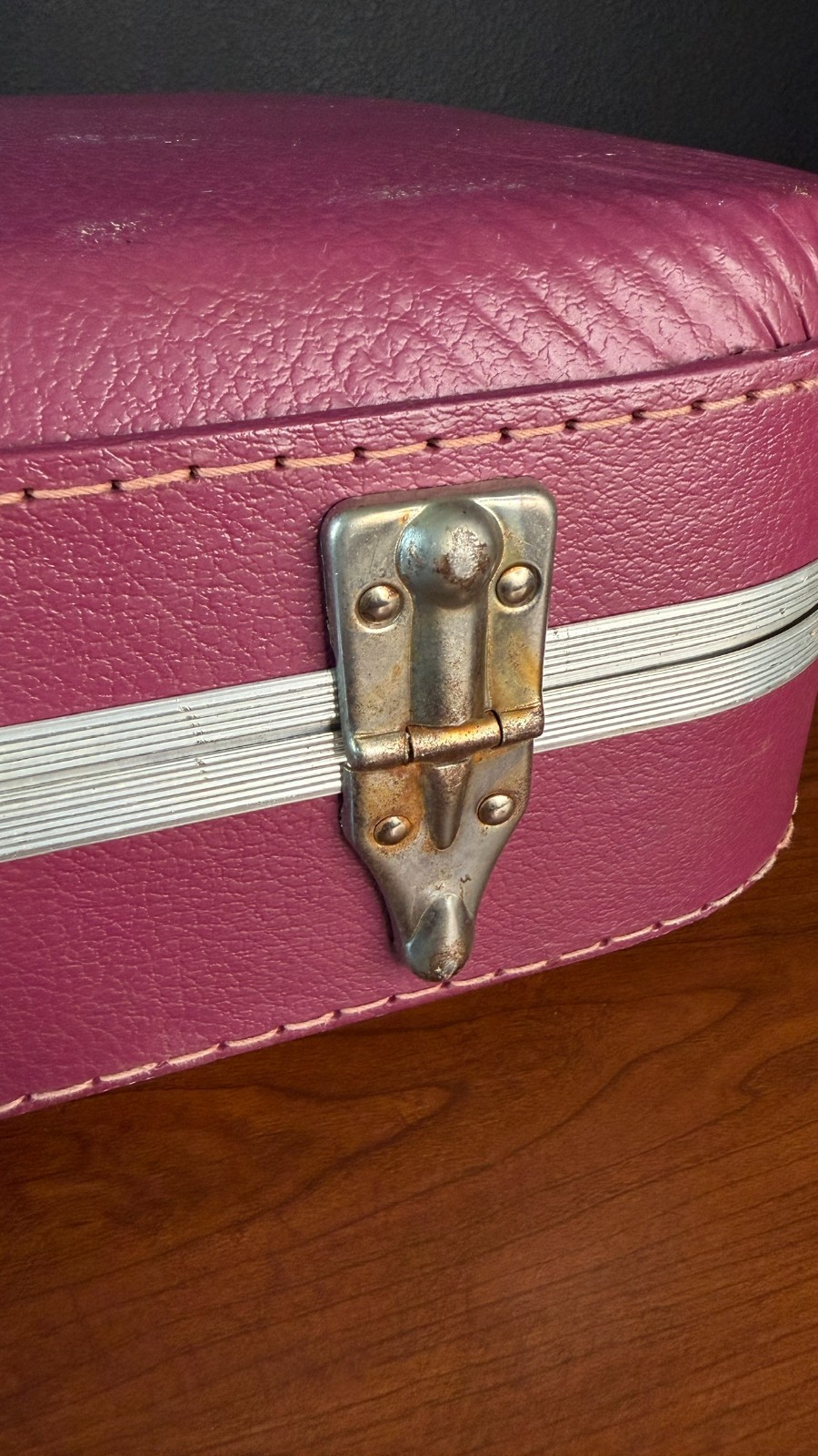 Vintage 1960s small purple suitcase 15″ child’s hard shell train case pink mauve