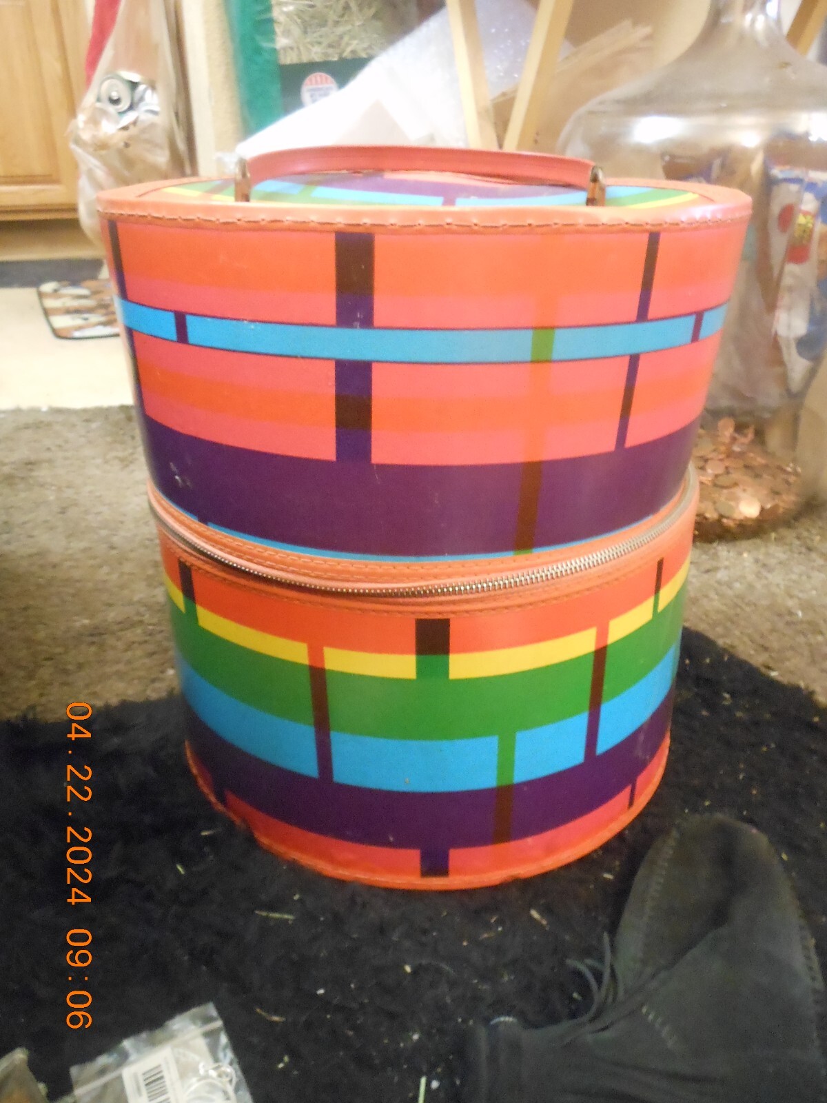 VINTAGE 1970s TRAIN CASE / HAT CASE – ZIP ROUND – HANDLE – 13″ IN. TALL – COOL!!
