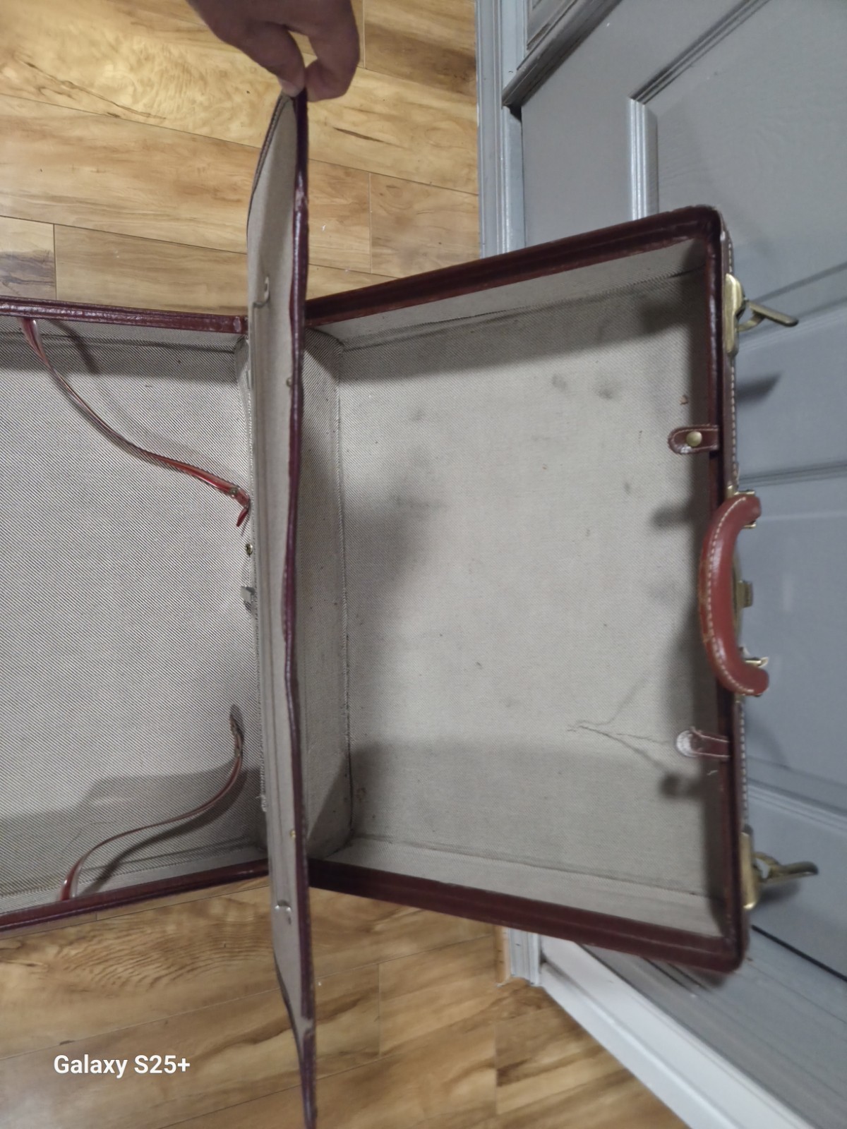 Hand Made Previously US Navy Veteran Owned Vintage 1930s Luggage Cow Leather.