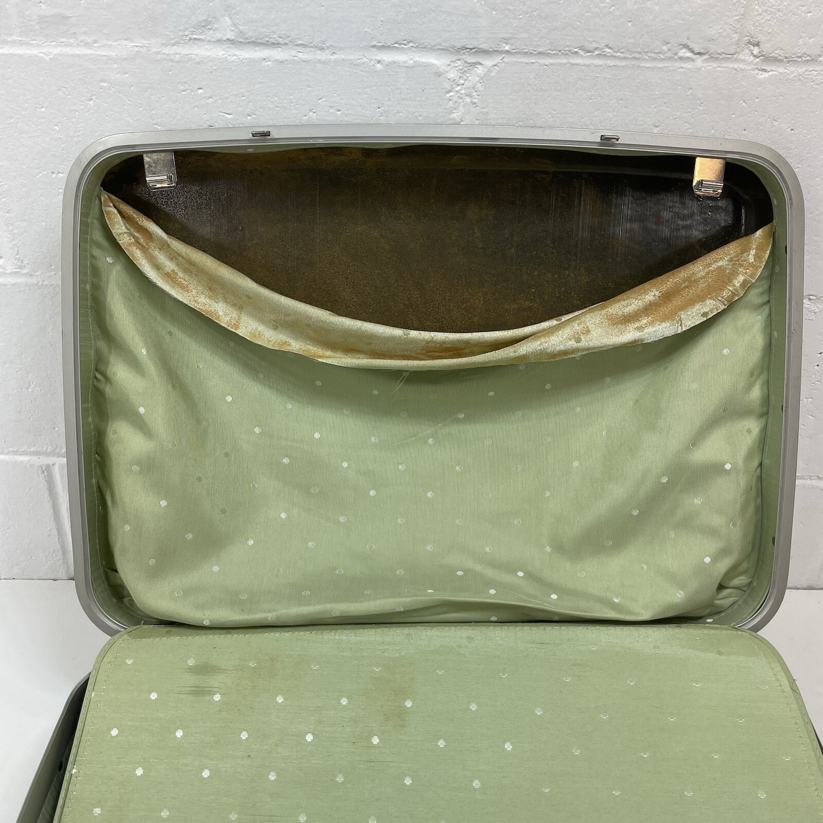 Vintage Samsonite Silhouette Hard Shell Suitcase Green Jamaica Baggage Check