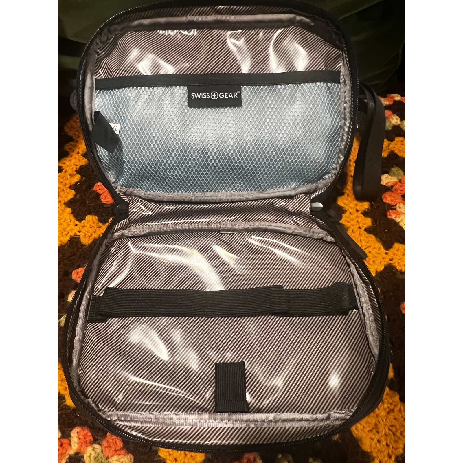 SWISSGEAR Deluxe Toiletry Bag Sleek Heather Gray Travel Organizer Tech Aesthetic