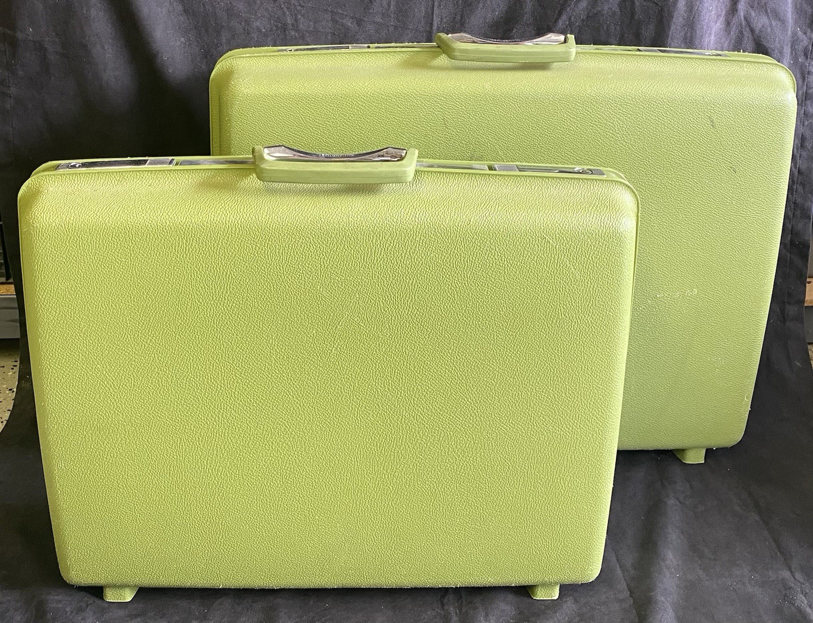 VTG Pair of Samsonite Saturn Avocado Lime Green Hard Shell 24” and 22″ Suitcases