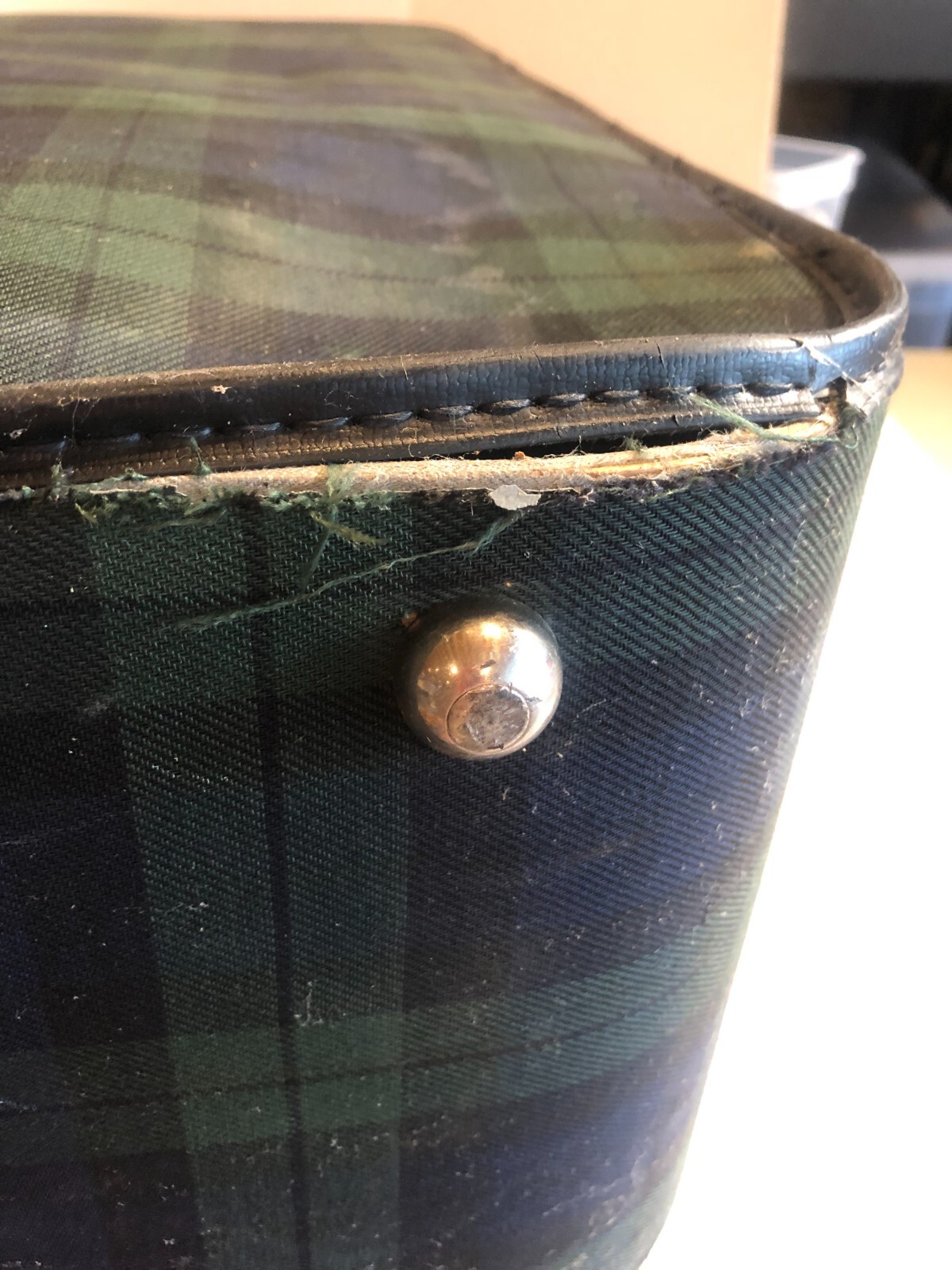 VINTAGE Green/Blue Plaid GRASSHOPPER 28″ x 23″ x 8.5″ Luggage Suitcase w Keys