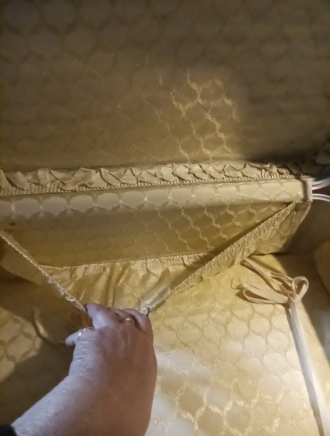 Vintage Mid Century Rare Yellow Amelia Earhart Luggage Large Suit Case 21x15x6