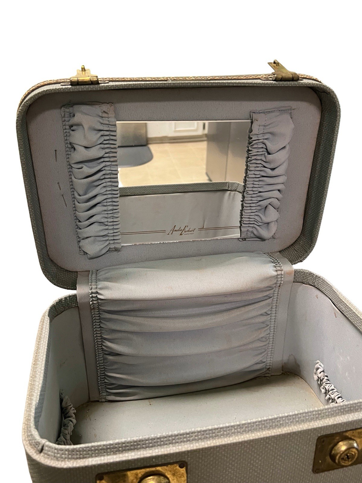 Vtg Amelia Earhart Train Case with Keys Grey Tweed Vanity Makeup Luggage MCM