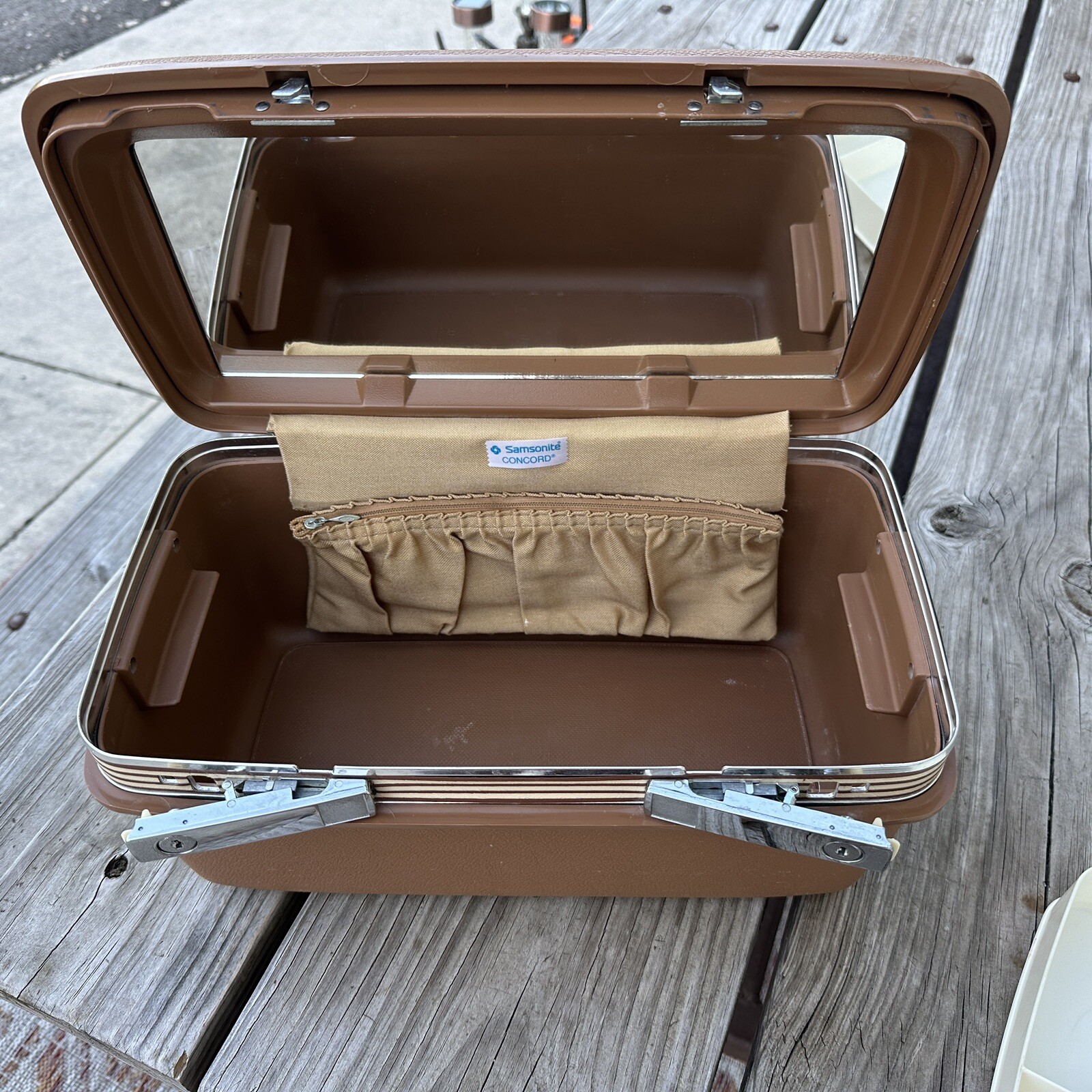 1970s Concord Samsonite hard brown cosmetic carry case,has tray, bag, mirror