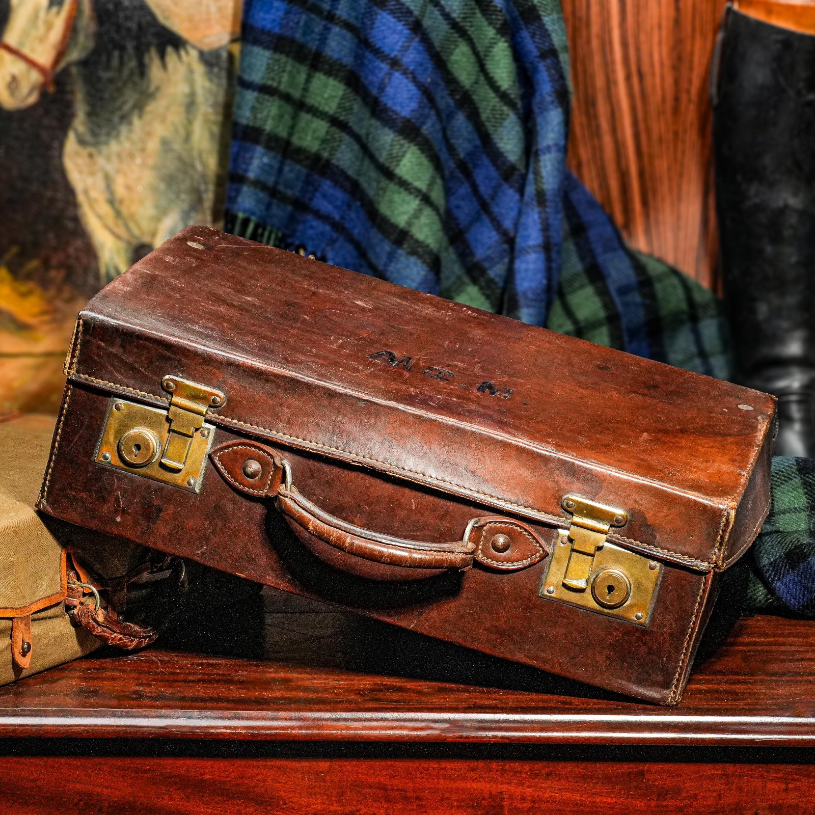 Charming Antique Leather Aged Travel Suitcase Luggage Home Decor Prop
