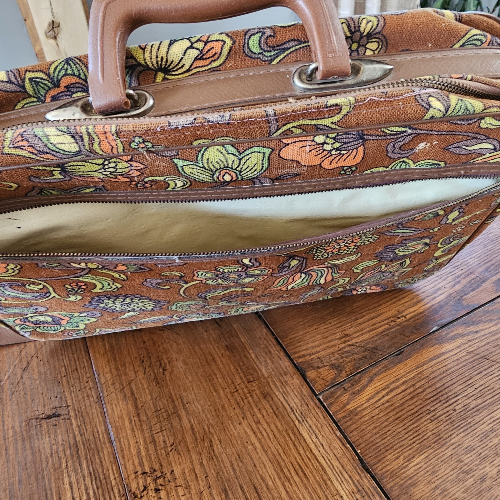 Vintage Bantam Retro Carry on Suitcase Travelbag Brown