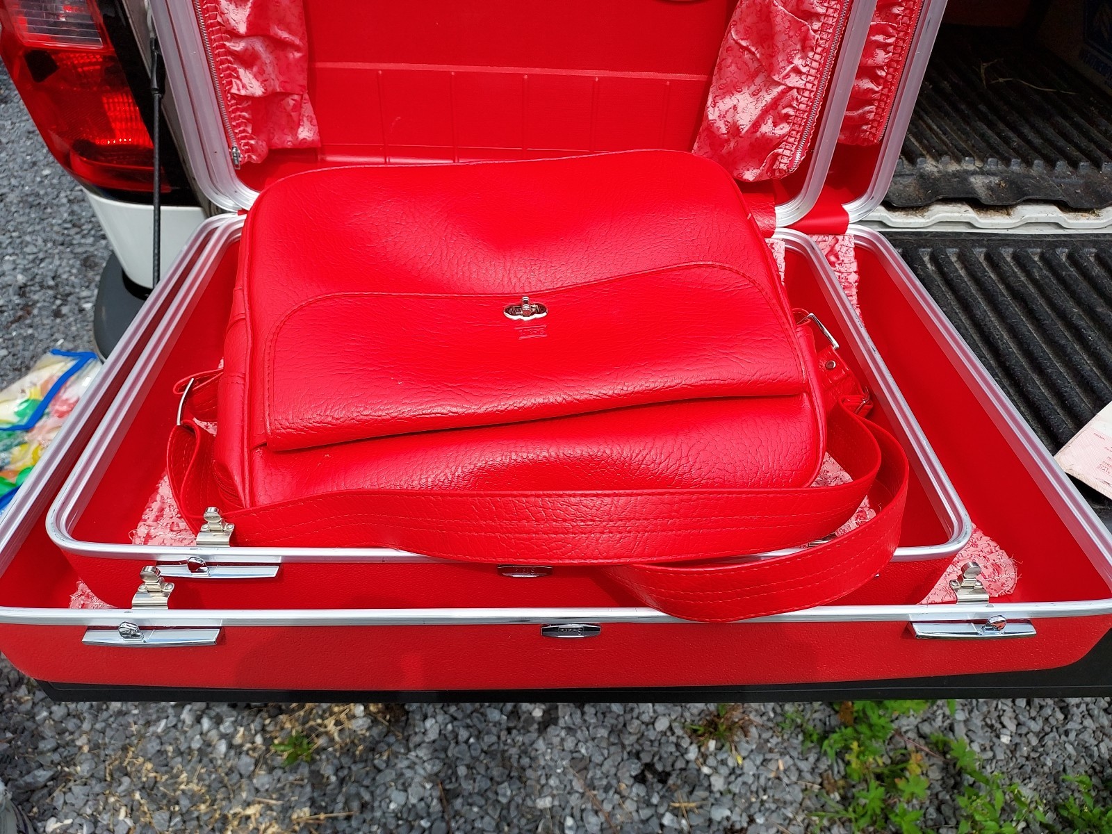 3pc Vtg Sears forecast Hard shell Suitcase/Luggage W/keys