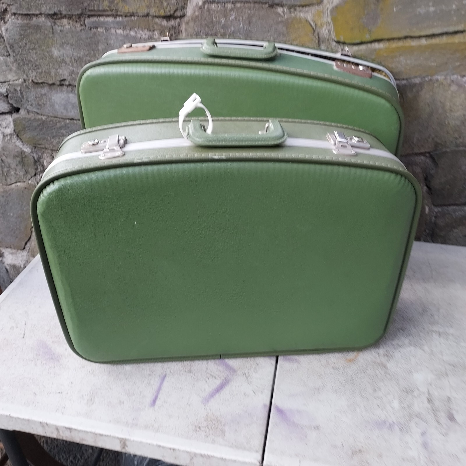 Suitcase Avocado Green 2 pieces nesting luggage 1960s Hardcase Vintage