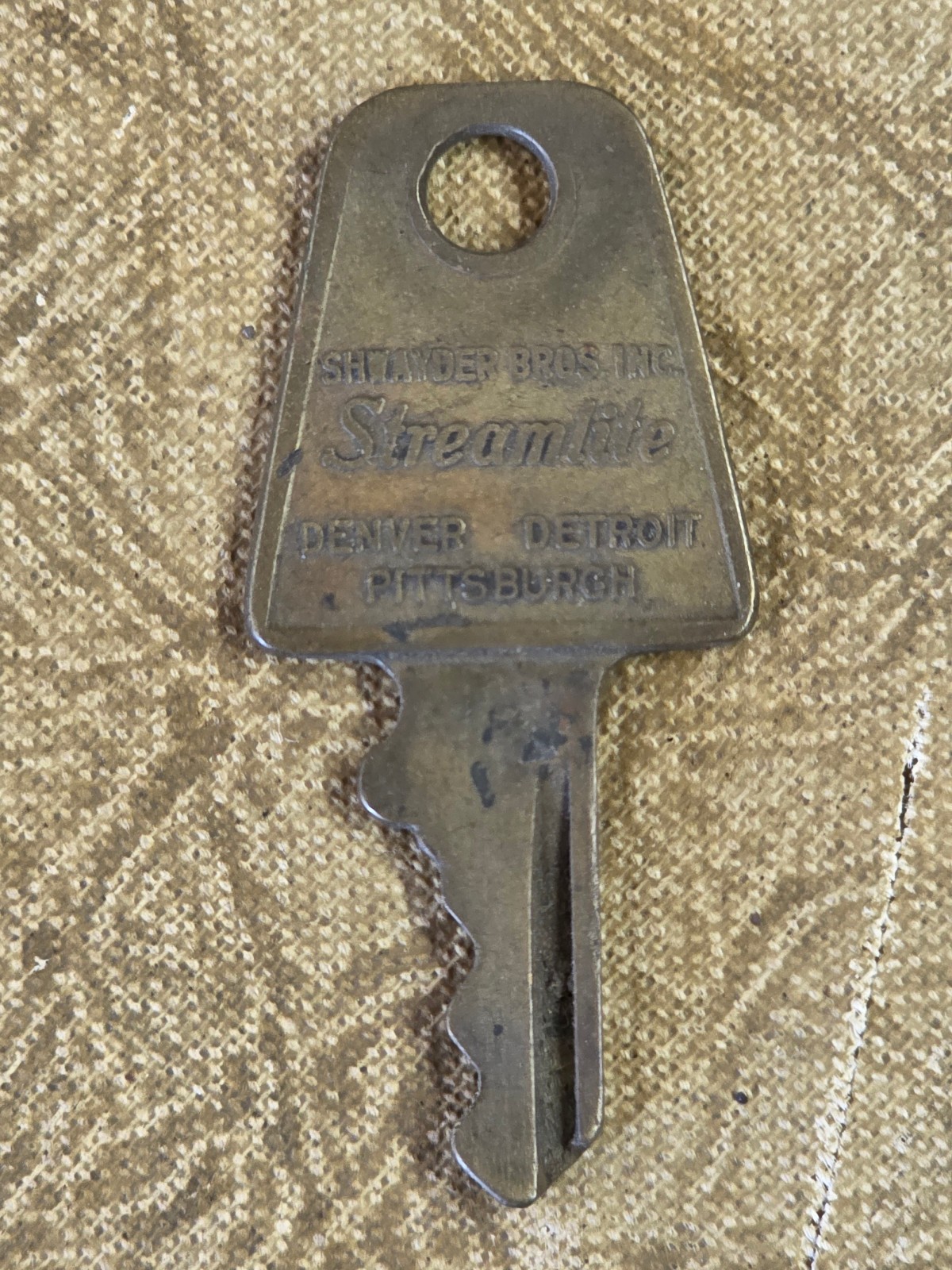 Vintage Samsonite Streamlite Luggage Key #96