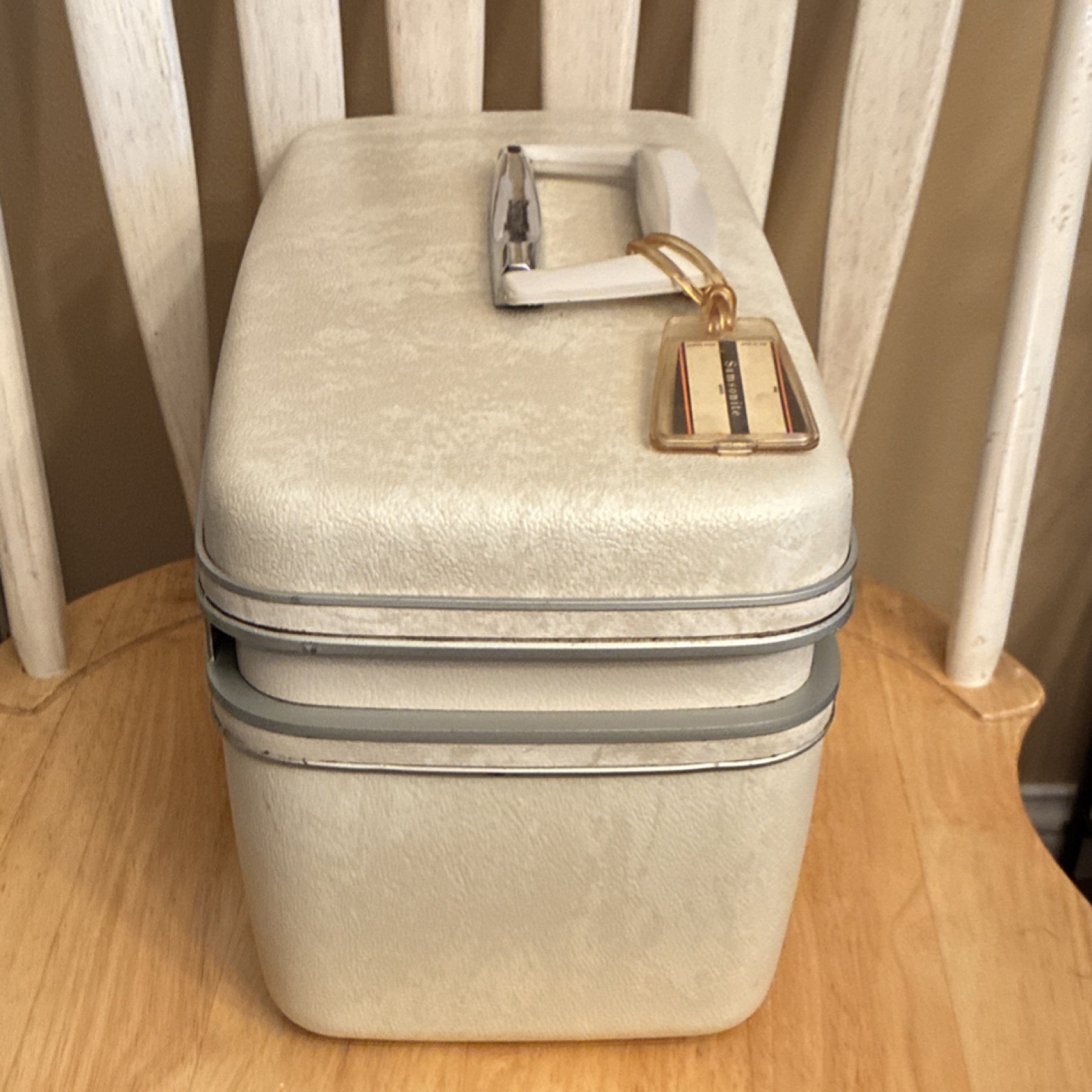 Samsonite Silhouette Vintage Hard Shell Beige Vanity Case Locking