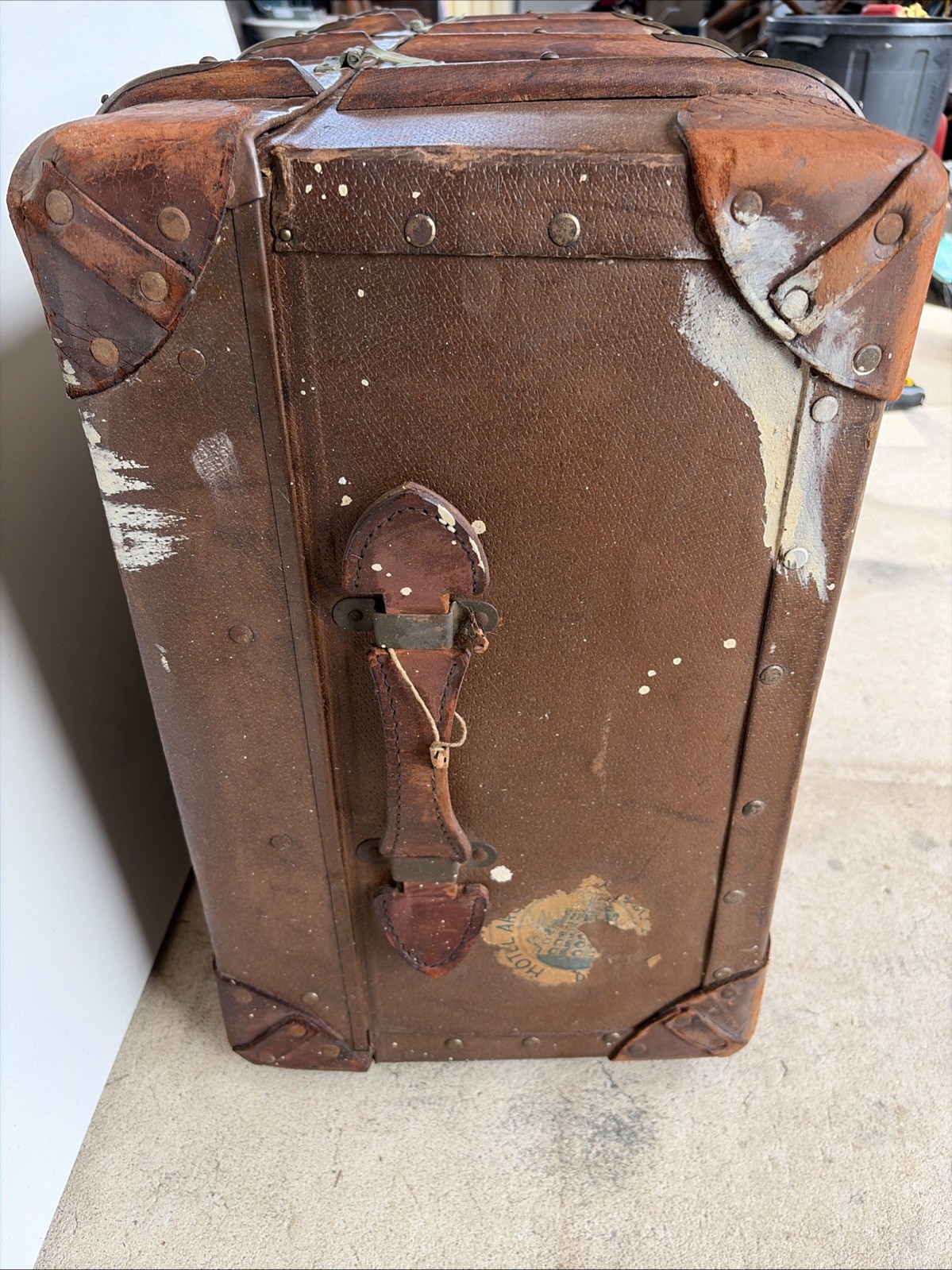 GREAT VINTAGE SUITCASE With Vintage Travel Labels Hotel Kosciusko NSW Wood Ribs