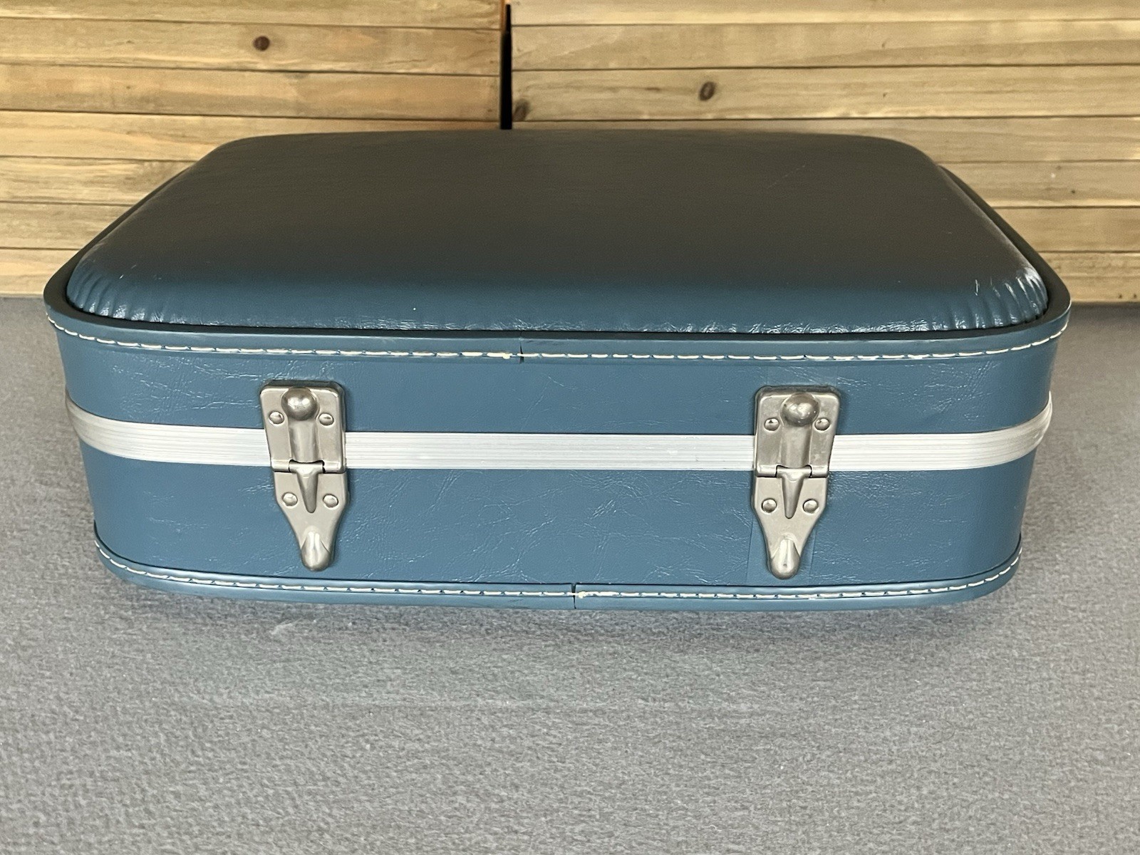 Small Blue antique fingerhut luggage Suitcase. Carry On/OverNight Case. See Note